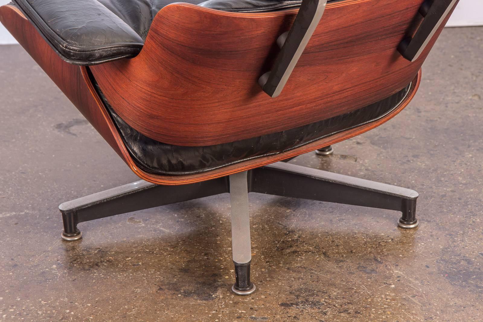 Molded Charles and Ray Eames 670 Lounge Chair for Herman Miller