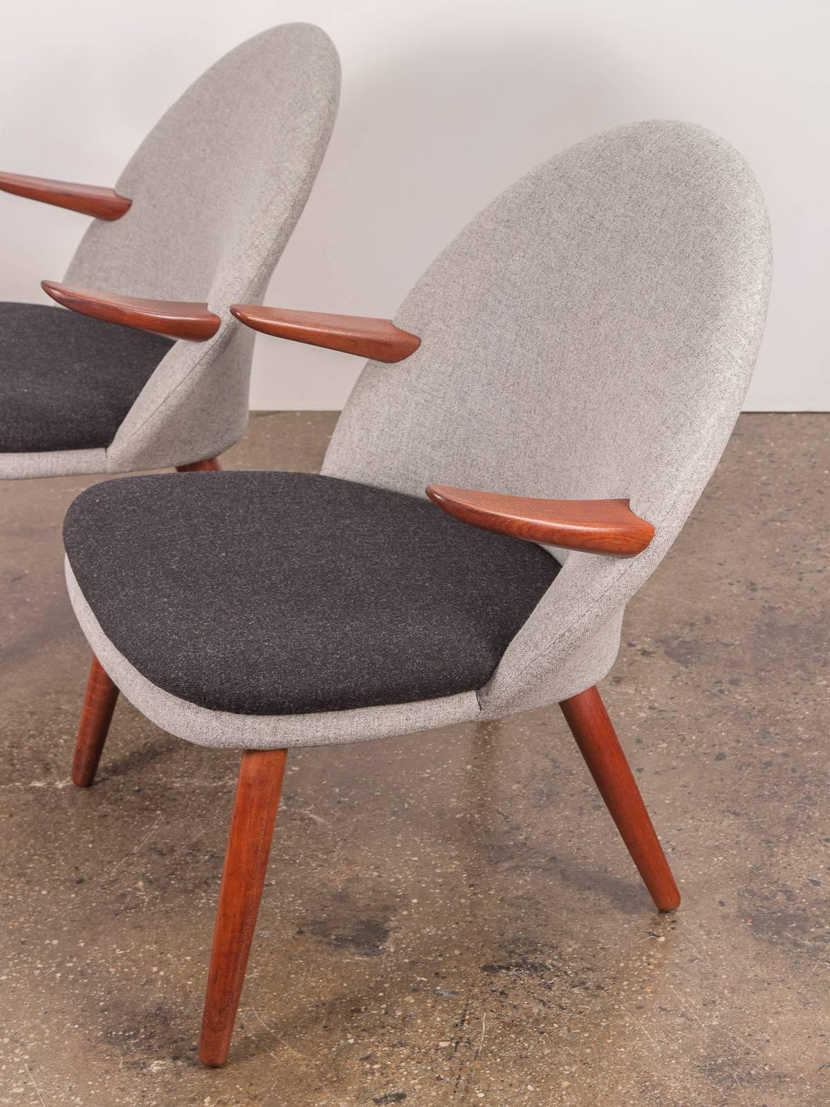 Pair of Kurt Olsen Easy Chairs for Glostrup Mobelfabrik In Excellent Condition In Brooklyn, NY