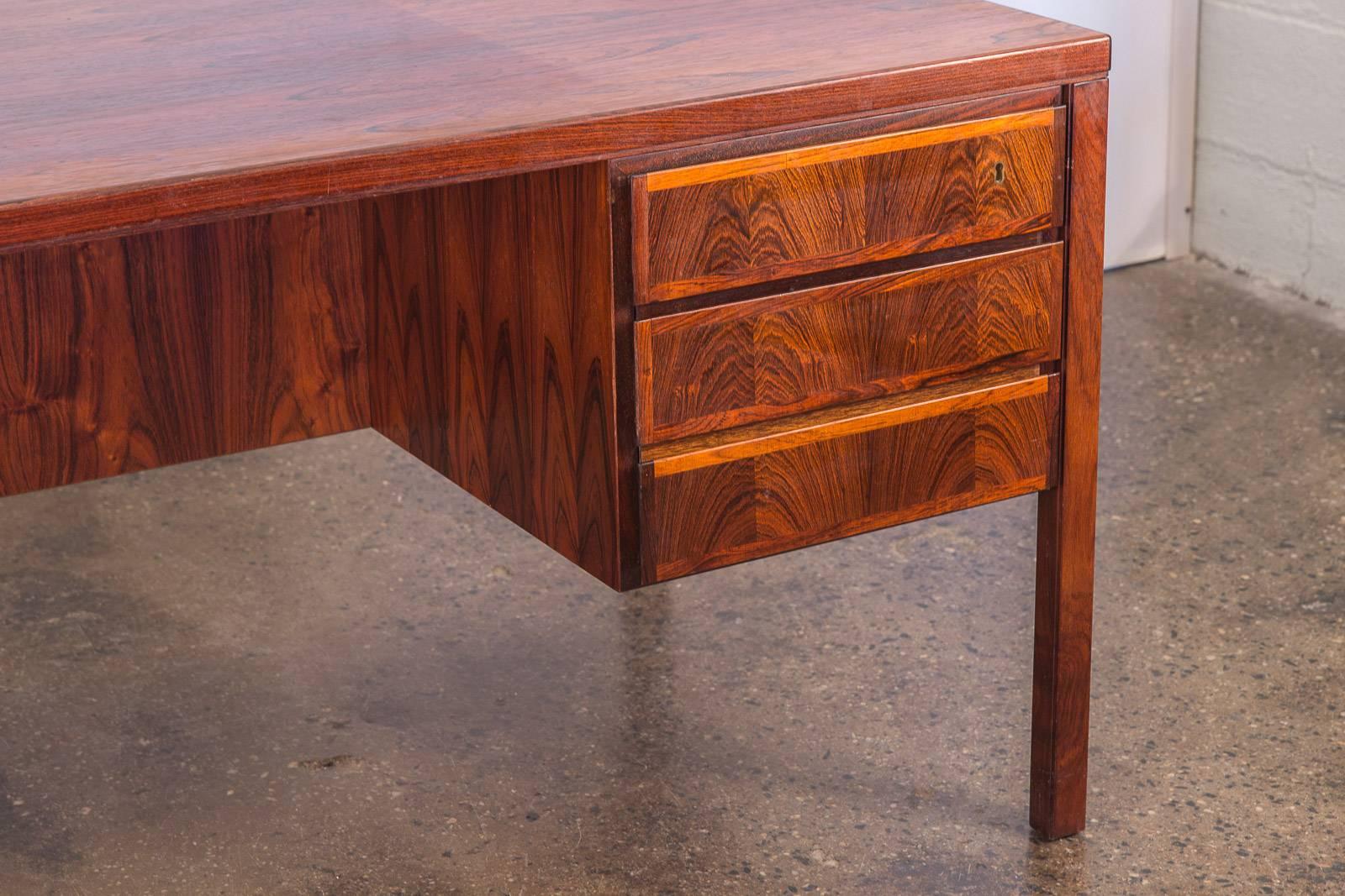 Model 77 Executive Rosewood Desk by Gunni Omann 1