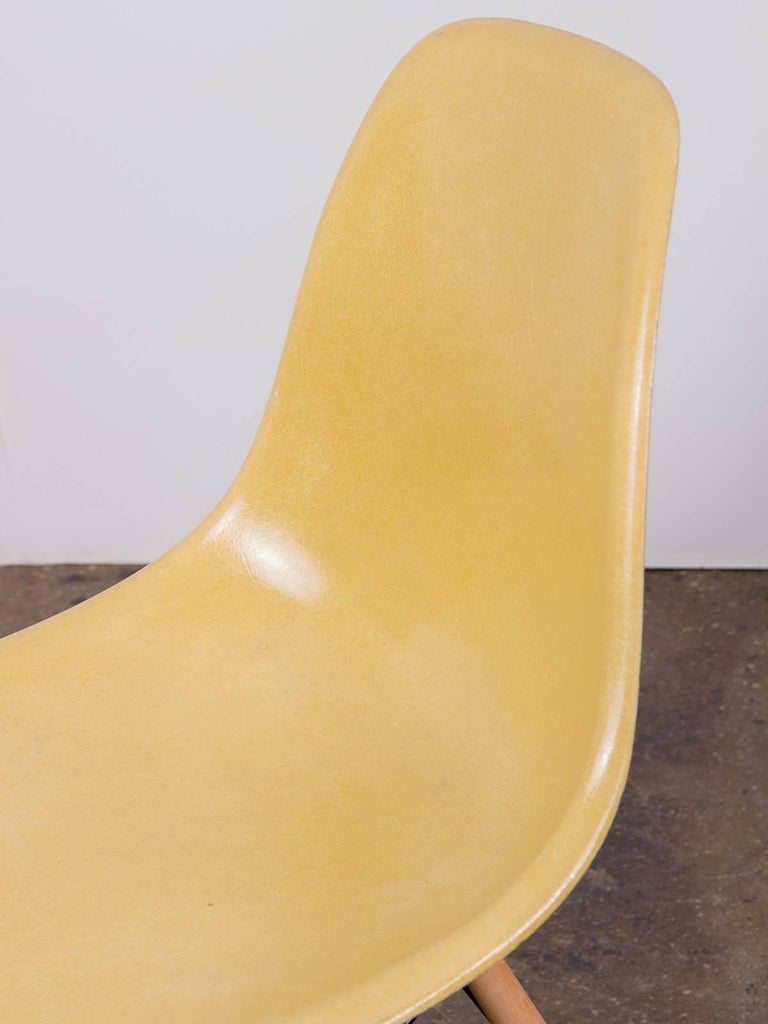 Eames for Herman Miller Ochre Yellow Shell Chair In Good Condition For Sale In Brooklyn, NY