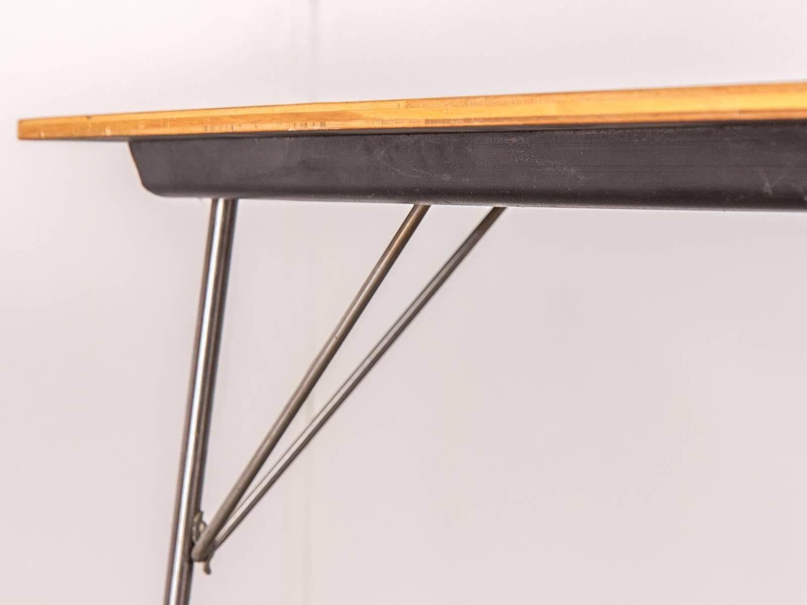 Early Eames DTM Folding Table In Good Condition In Brooklyn, NY