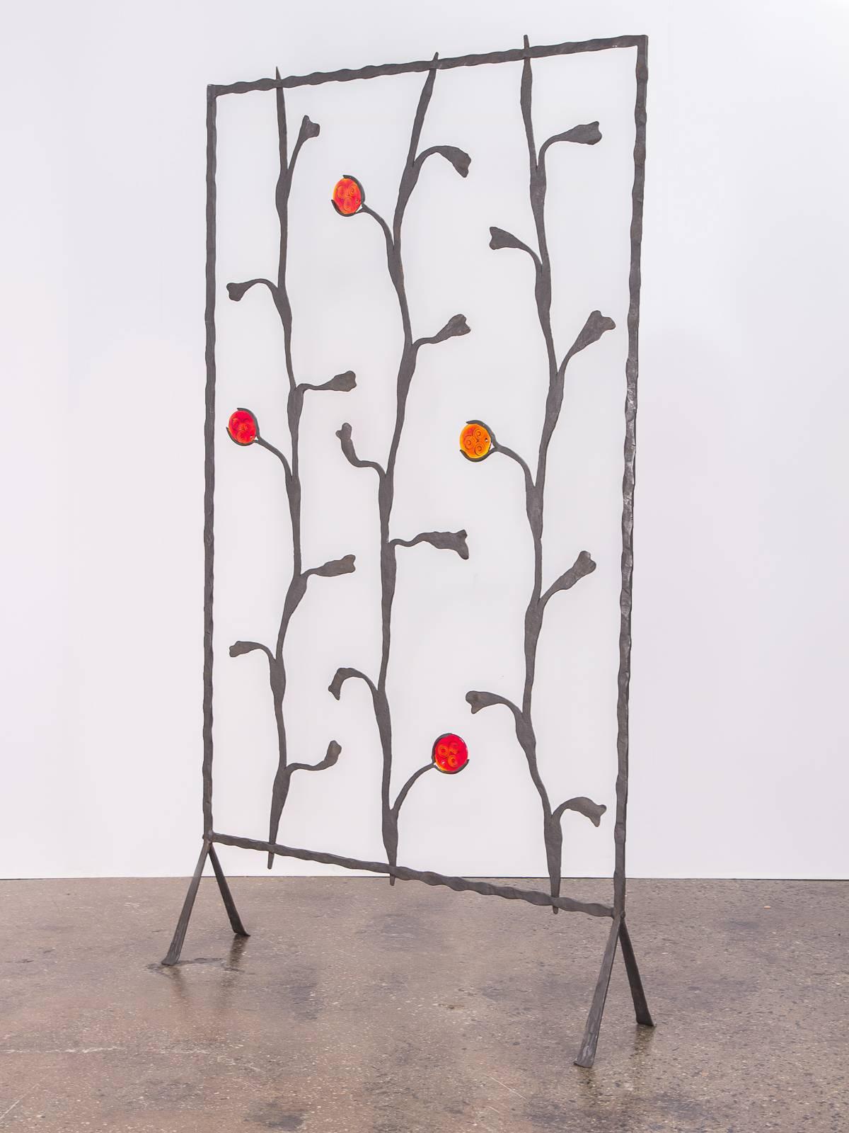 Dekorativer Mid-Century Modern-Raumteiler aus Eisen und Glas mit Kunsthandwerkskunst  im Angebot 1