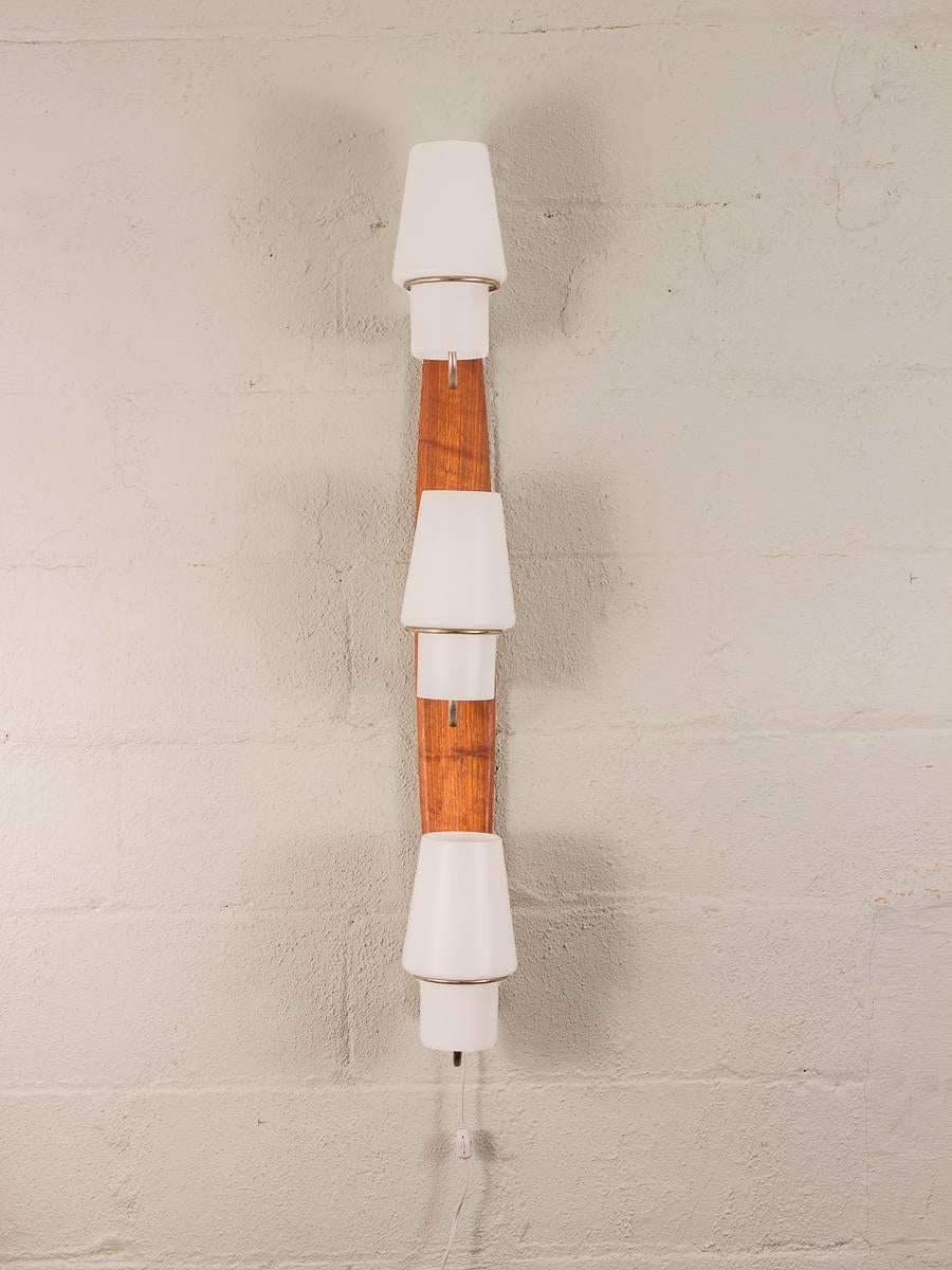 Danish Modern Vertical Sconce Light In Good Condition For Sale In Brooklyn, NY