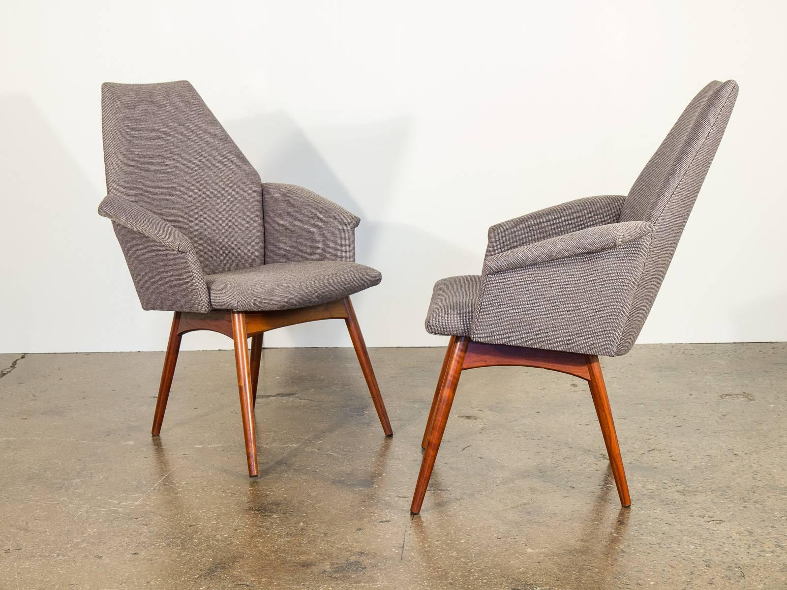Jaunty small-scale Pearsall armchairs are loaded with mid-century attitude. Meticulously restored and reupholstered in era-appropriate wool fabric. In excellent condition. 1960s.

27