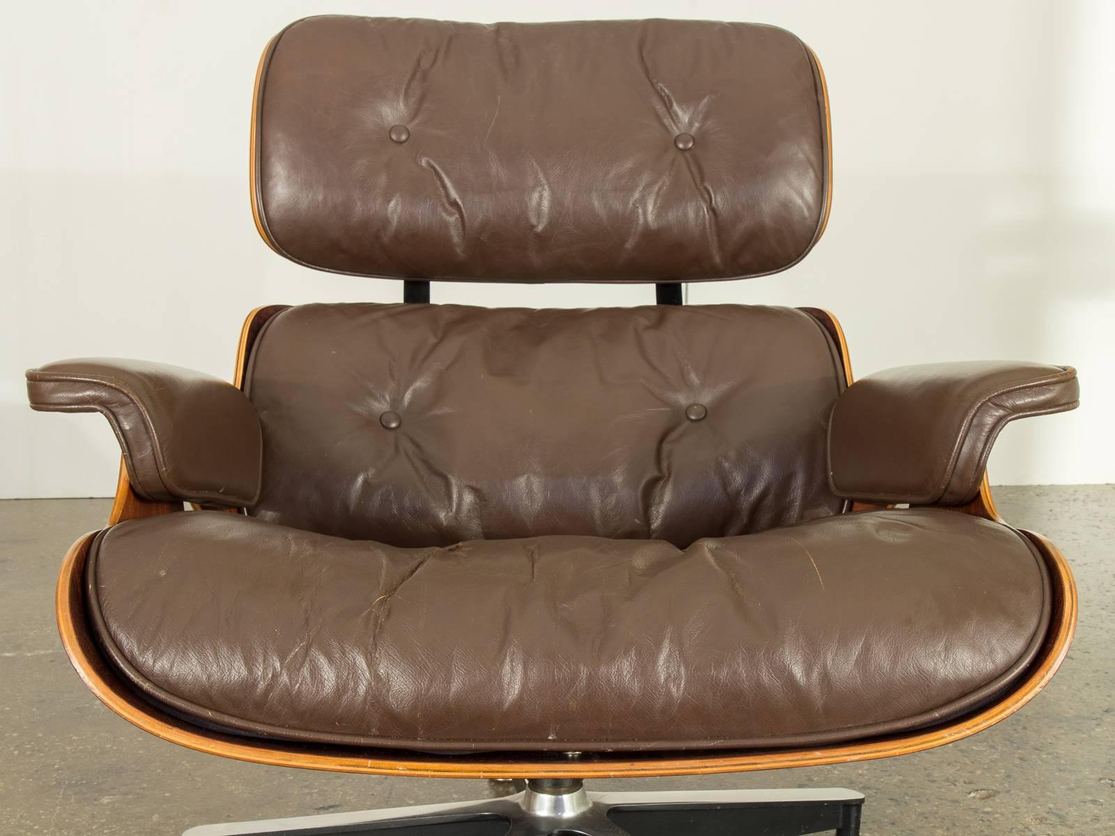 Mid-Century Modern Brown Leather Eames 670 Rosewood Lounge Chair