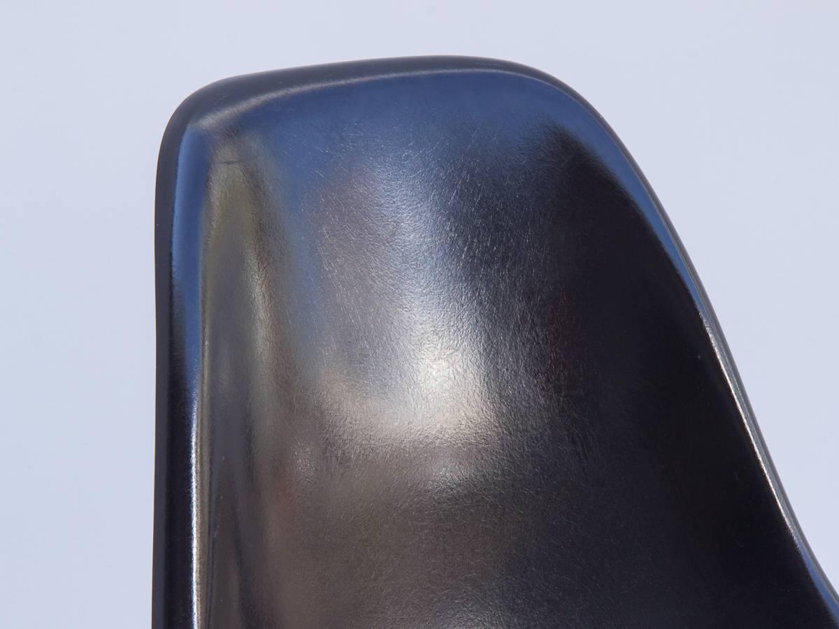 Mid-20th Century Black Fiberglass Chairs by Charles and Ray Eames for Herman Miller