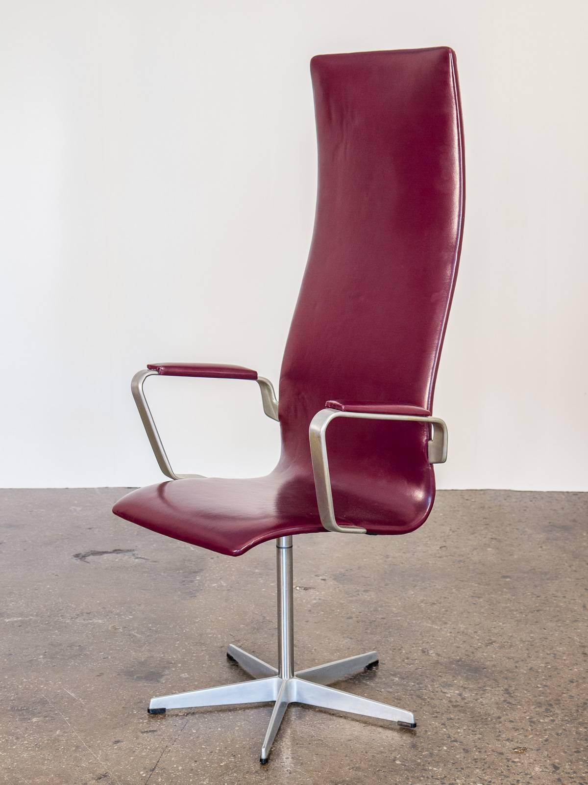 3272 Oxford Chairs by Arne Jacobsen for Fritz Hansen In Excellent Condition In Brooklyn, NY