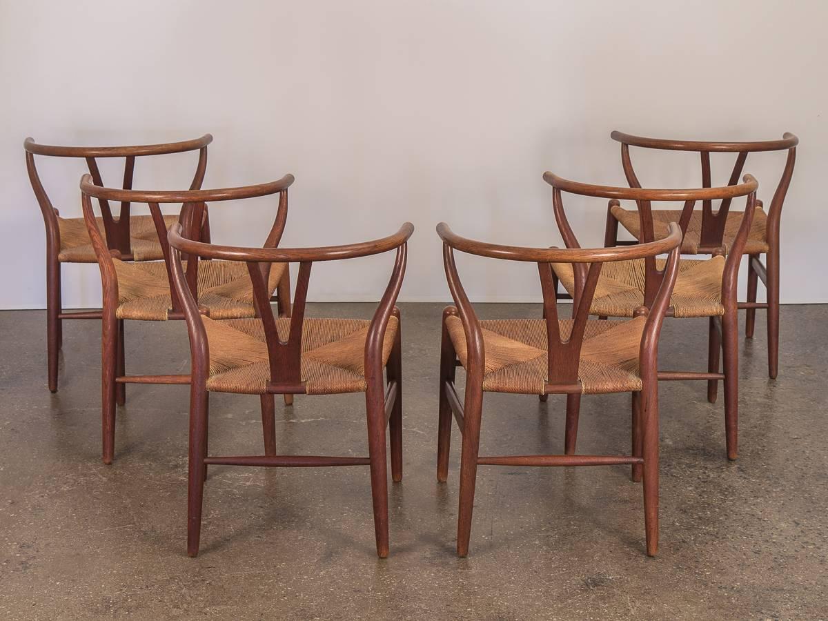 Scandinavian Modern Set of Six Wegner Wishbone CH-24 Dining Chairs for Carl Hansen & Son