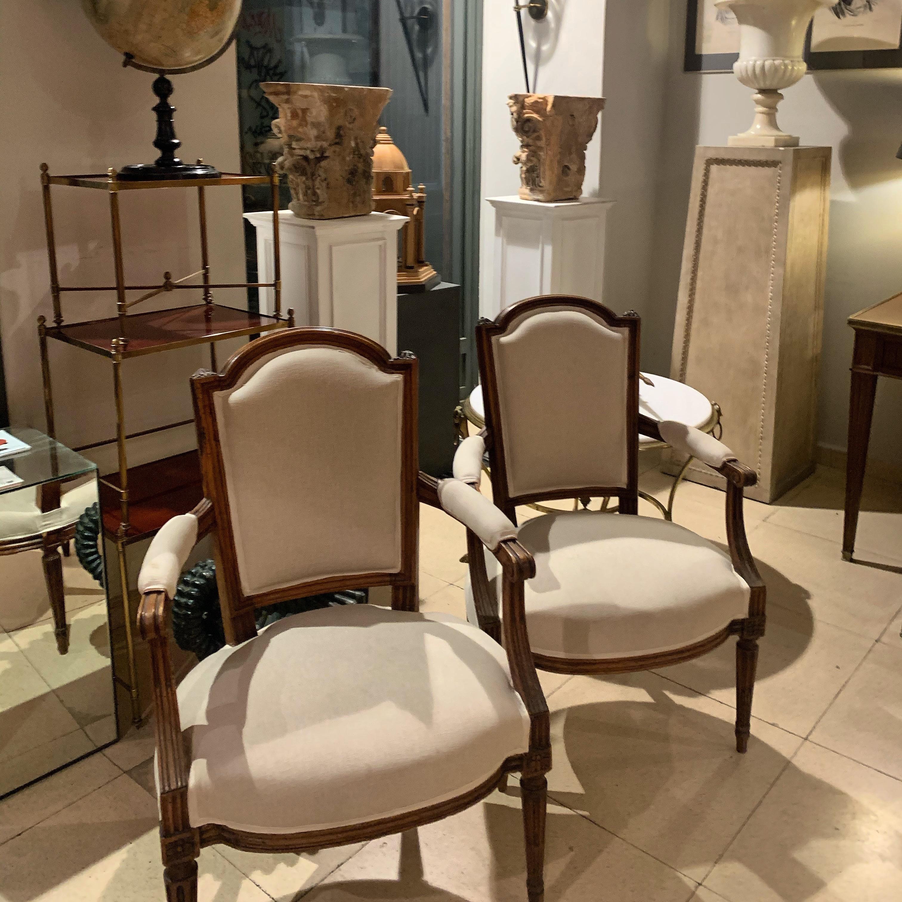 Paire de fauteuils Louis XVI du XVIIIe siècle en vente 8