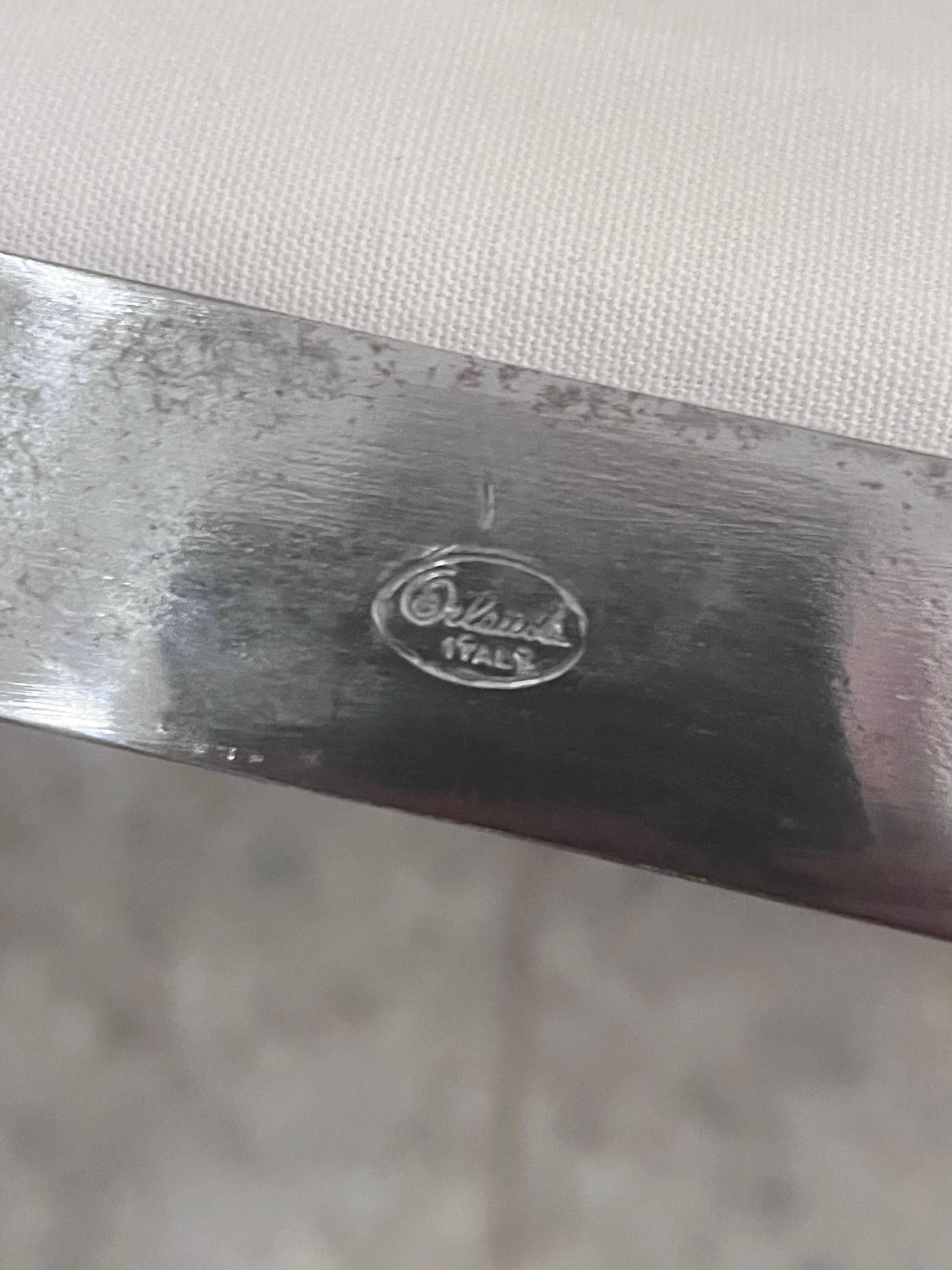 1970 Ensemble de quatre chaises néoclassiques en métal et laiton signées A. Orlandi en vente 12