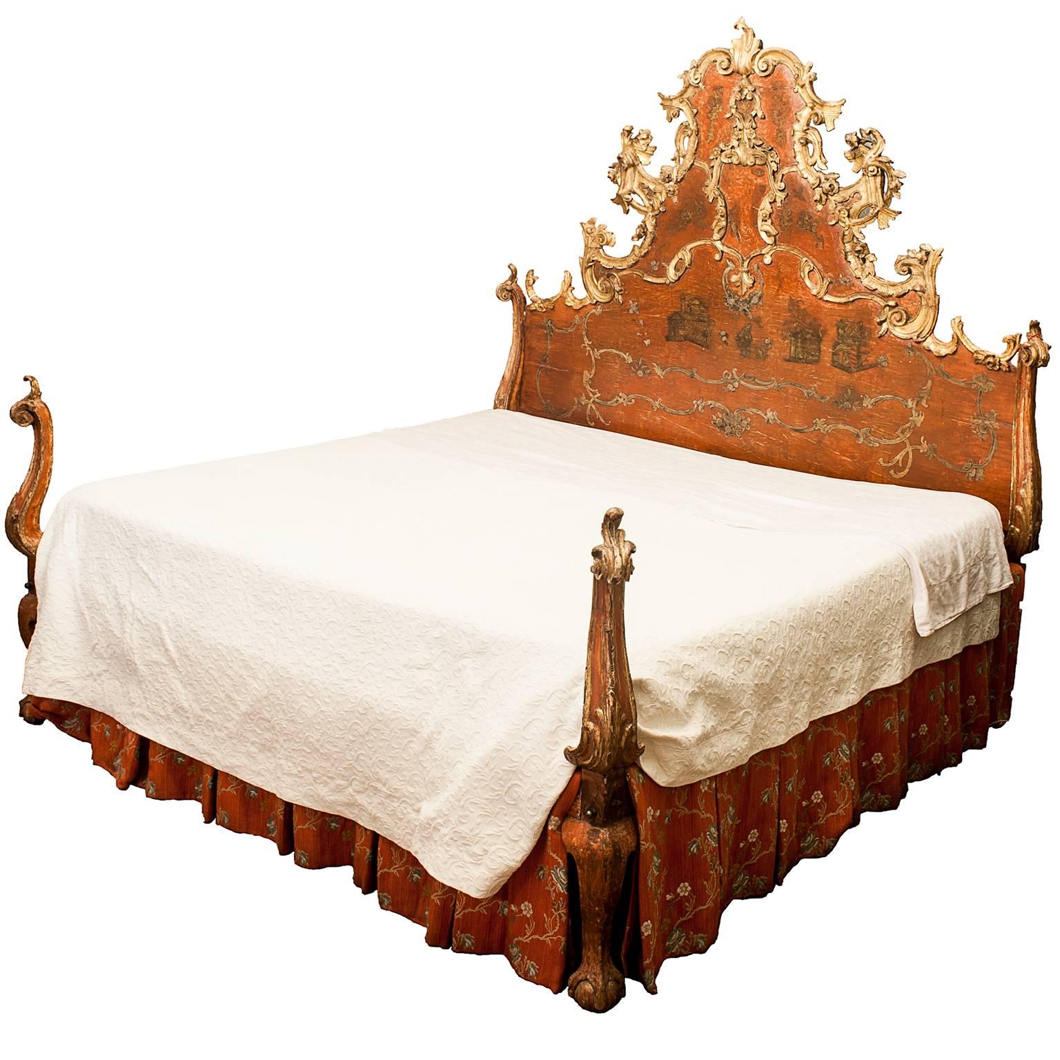 Very important Spanish baroque bed, in "Chinoisserie" styled painted.
Amazing headboard with Chinese scenes decorate this piece, and patinated giltwood.