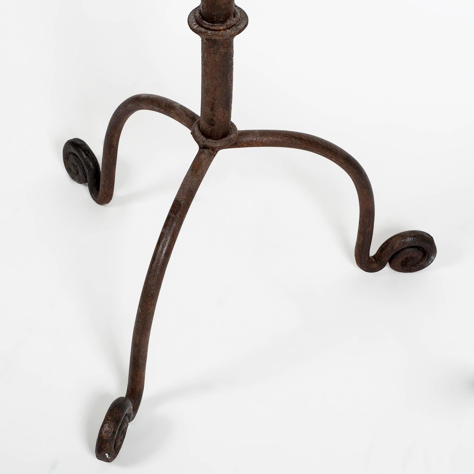 Iron wrought baroque spanish  style torchère mounted like floor lamp, supported on three legs ending.Lampshade is not including