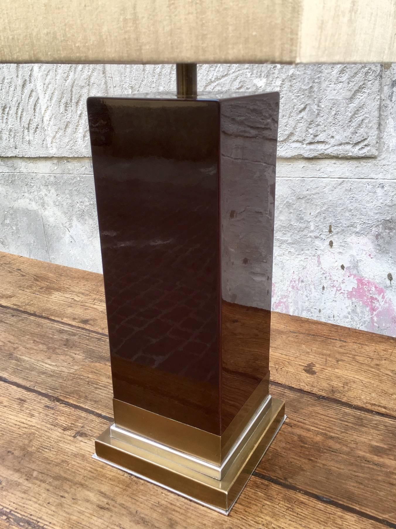 1970 French dark maroon lacquered table lamp, gold-plated brass finishing stepped base. Signed J.C. Mahey.
The measures with shade is 86 cm H X 38 D X 38 W.