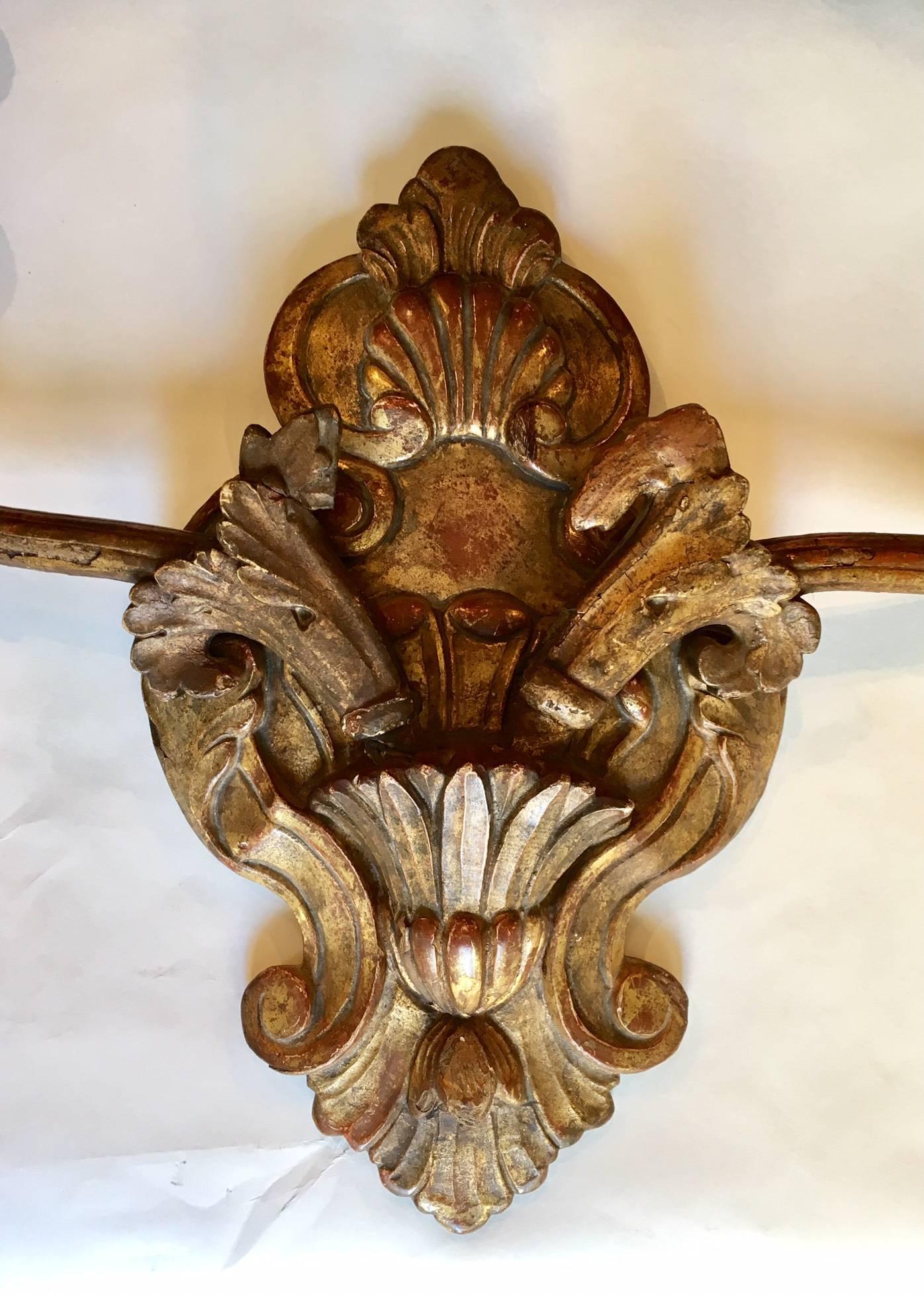 Pair of Louis XV Style Giltwood Sconces In Good Condition In Madrid, ES