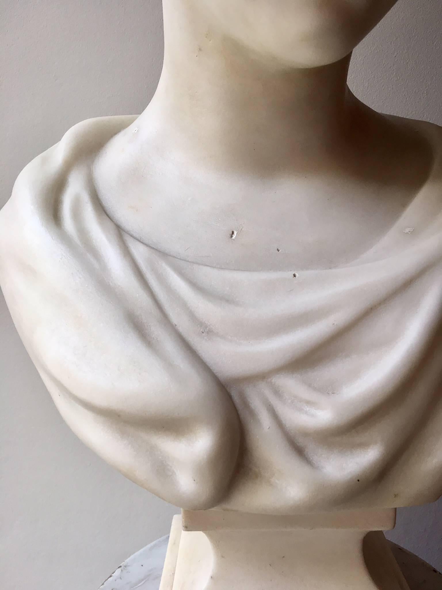 Late 19th Century Marble Bust In Excellent Condition In Madrid, ES