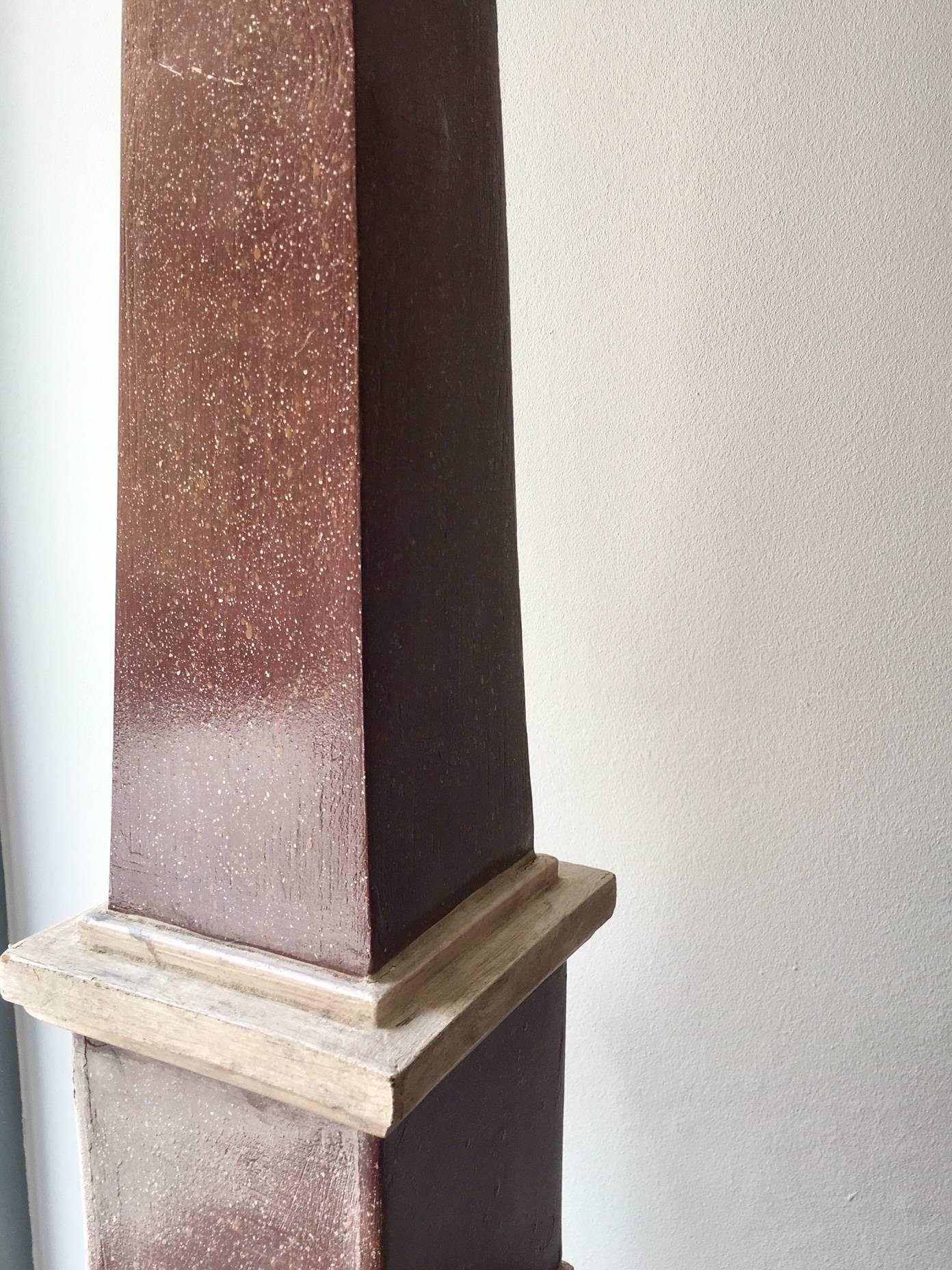 20th Century Wood Faux Porfido Obelisk In Excellent Condition For Sale In Madrid, ES
