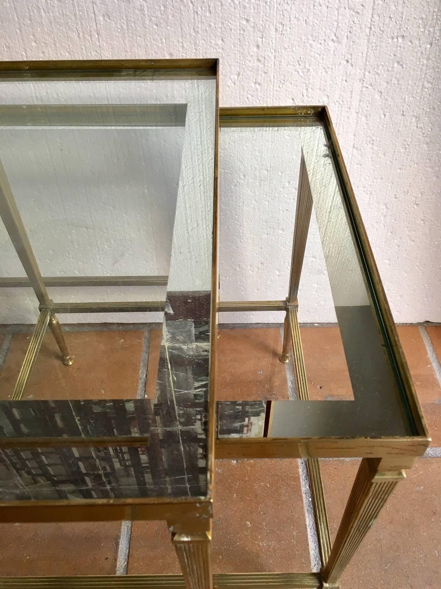 French Brass Coffee Table with Pair Nesting Side Tables In Excellent Condition In Madrid, ES