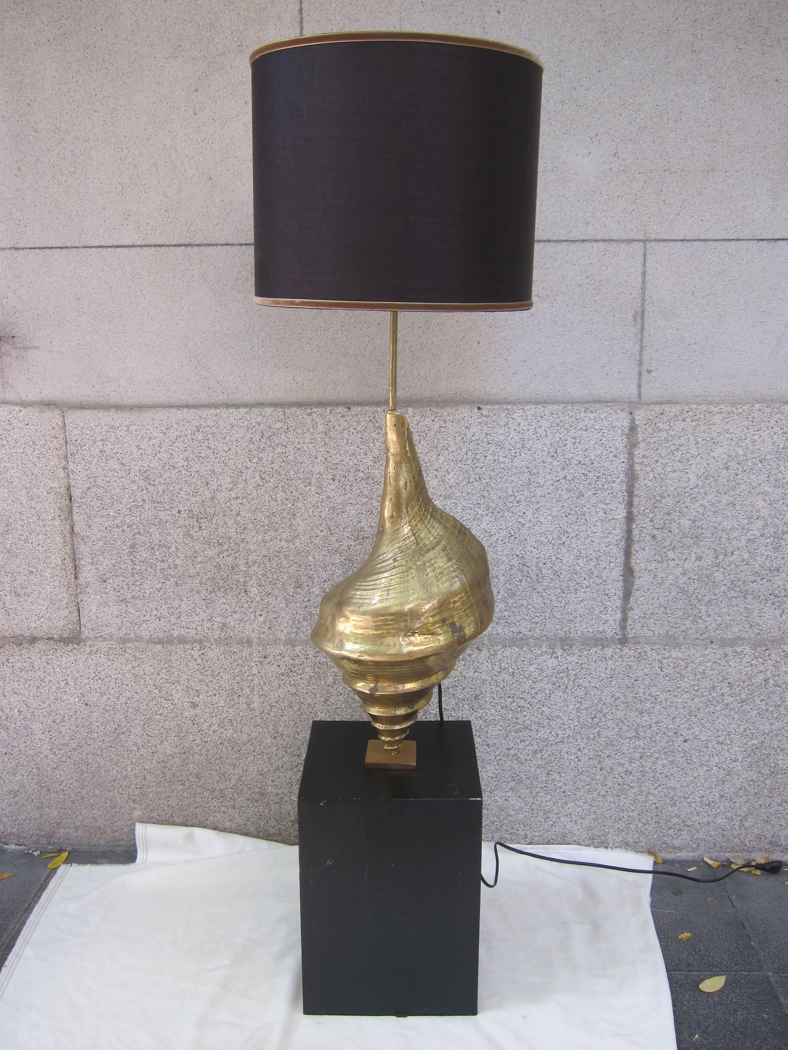 An impressive brass shell lamp in the style of Maison Charles. France 60'