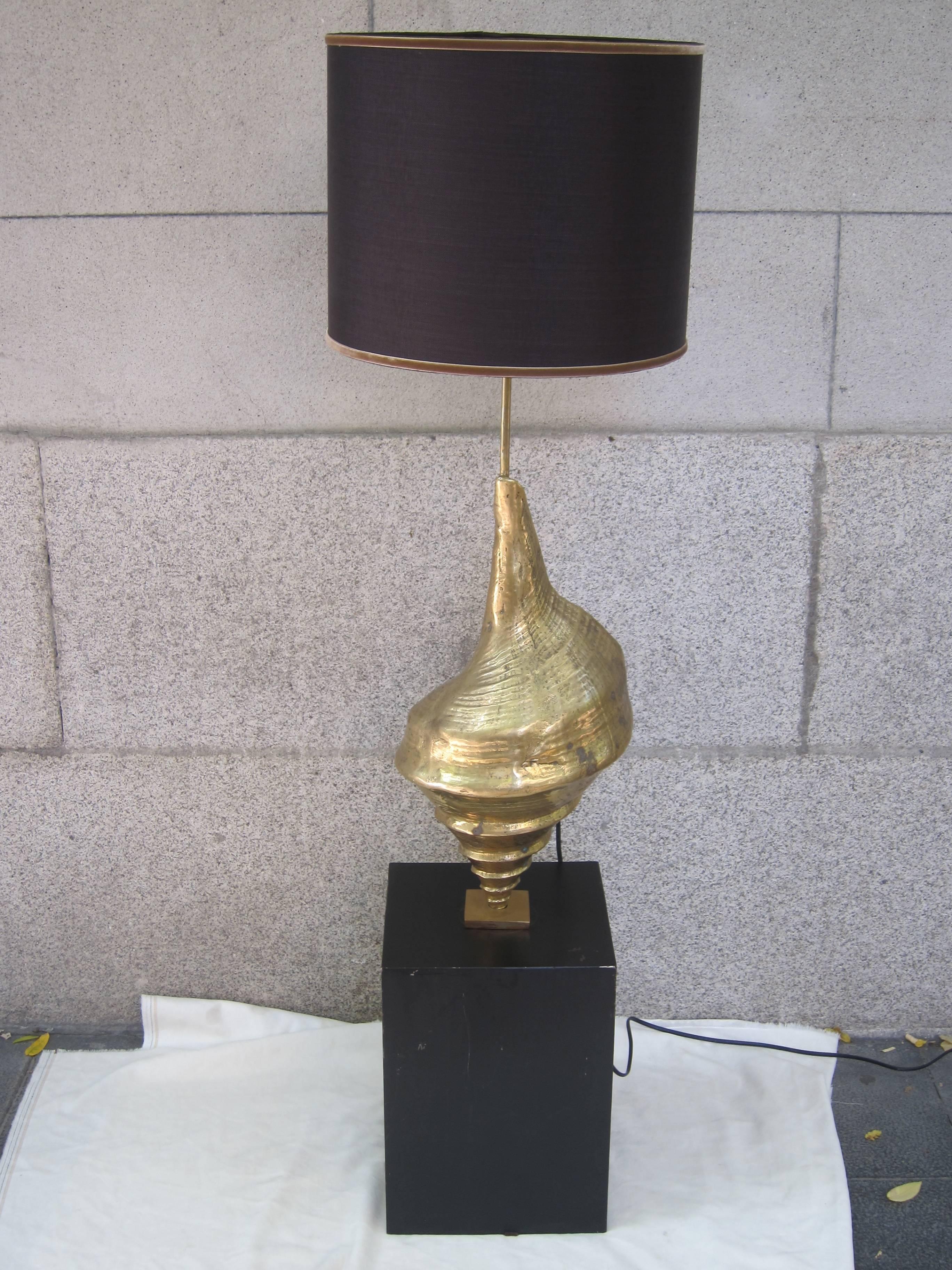 Mid-20th Century Impressive Brass Shell Lamp in the Style of Maison Charles, France 1960 For Sale
