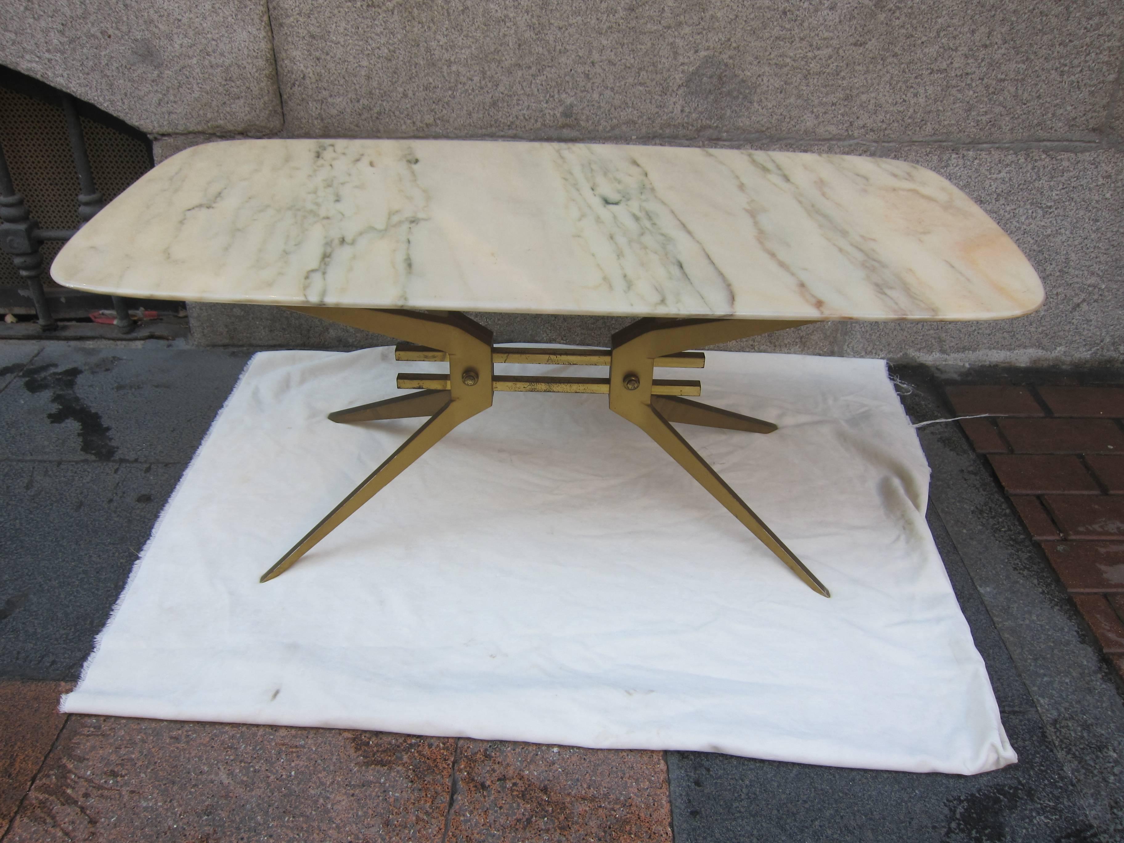 Cesare Lacca gilded brass and marble top coffee table, Italy, 1950.
