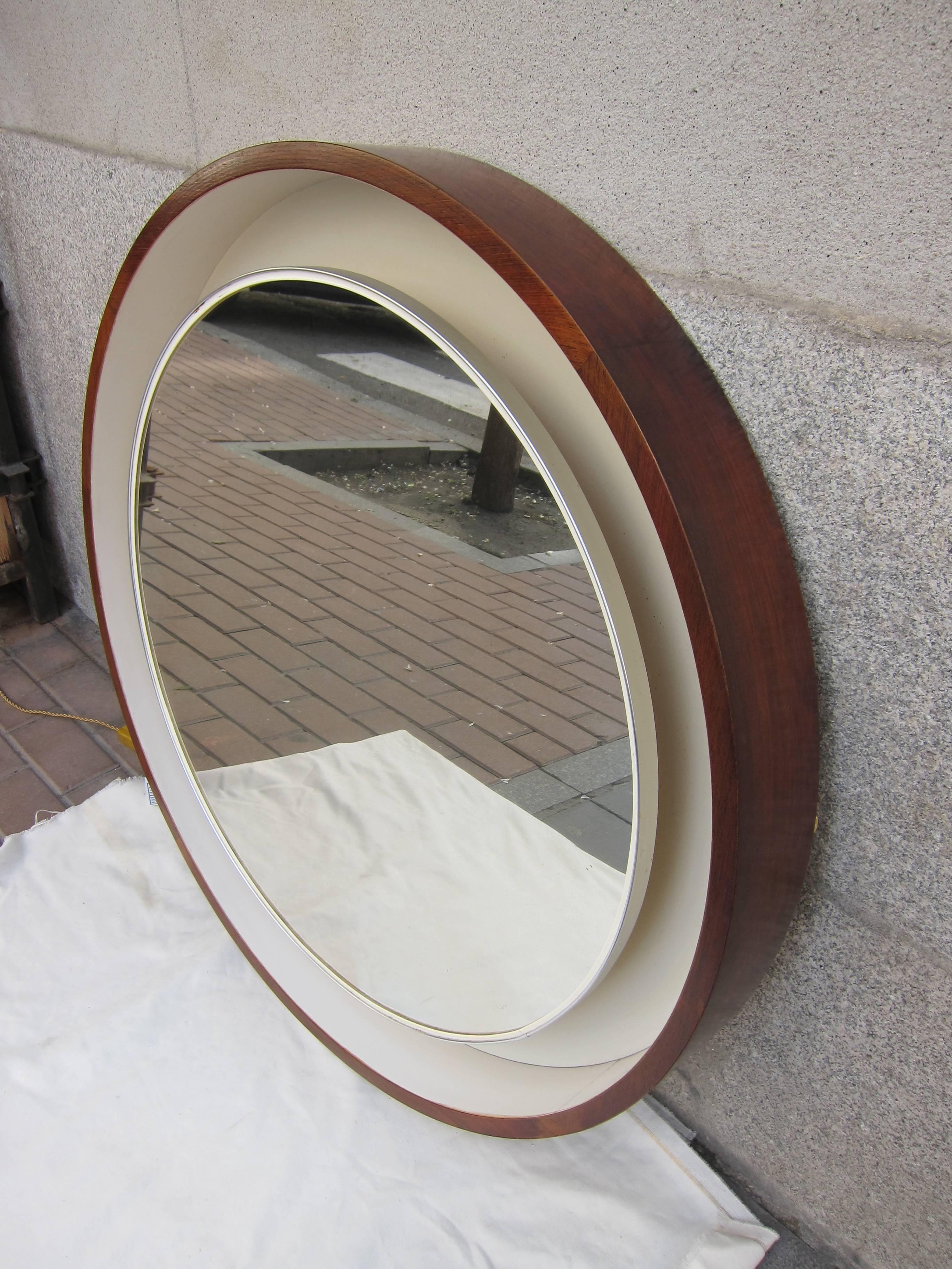Rosewood and Lacquer with Light Mirror, Scandinavia, 1970 In Excellent Condition For Sale In Madrid, ES