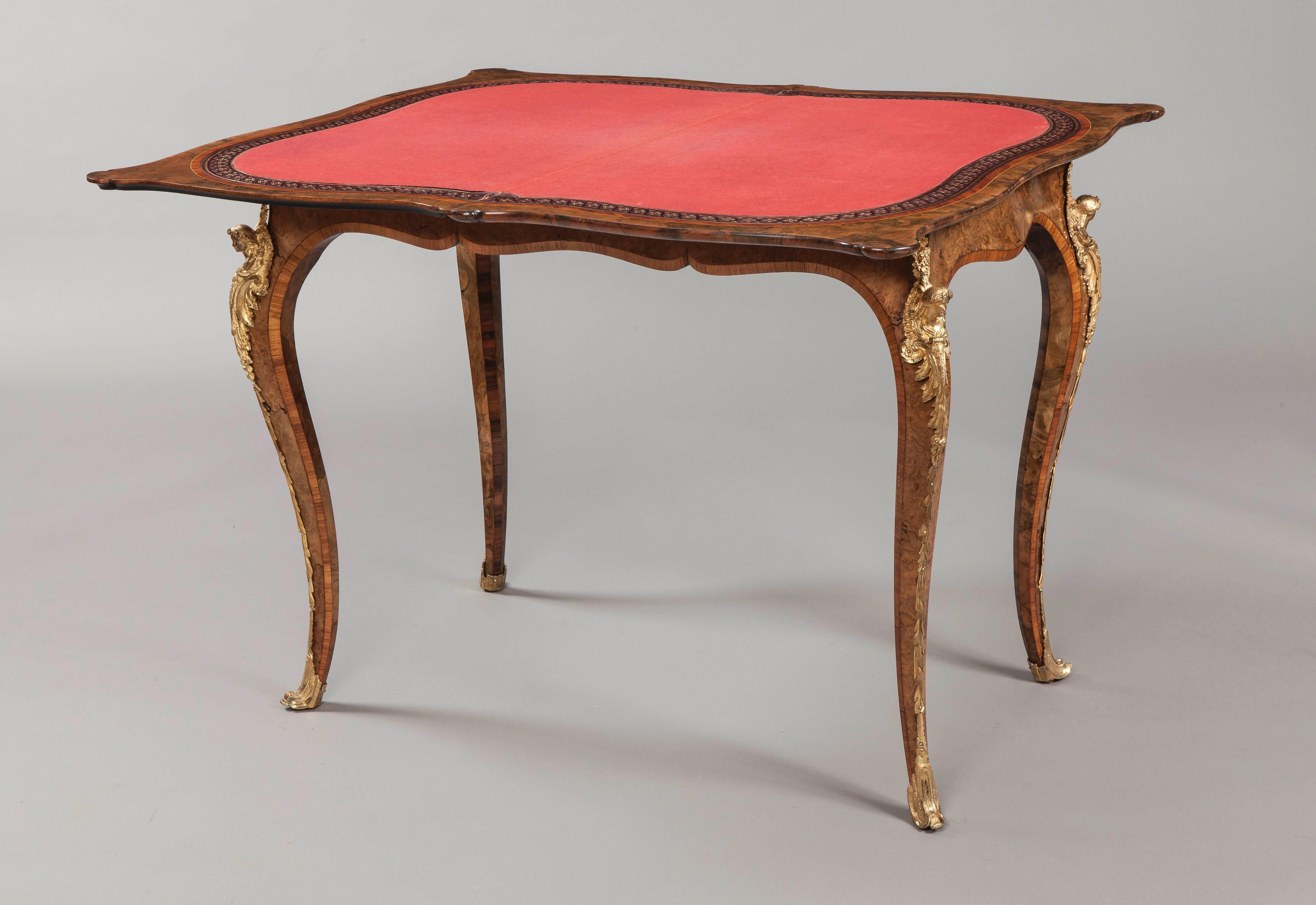 Louis XV Paire de tables à cartes anglaises en ronce de noyer attribuées à Gillows of Lancaster en vente