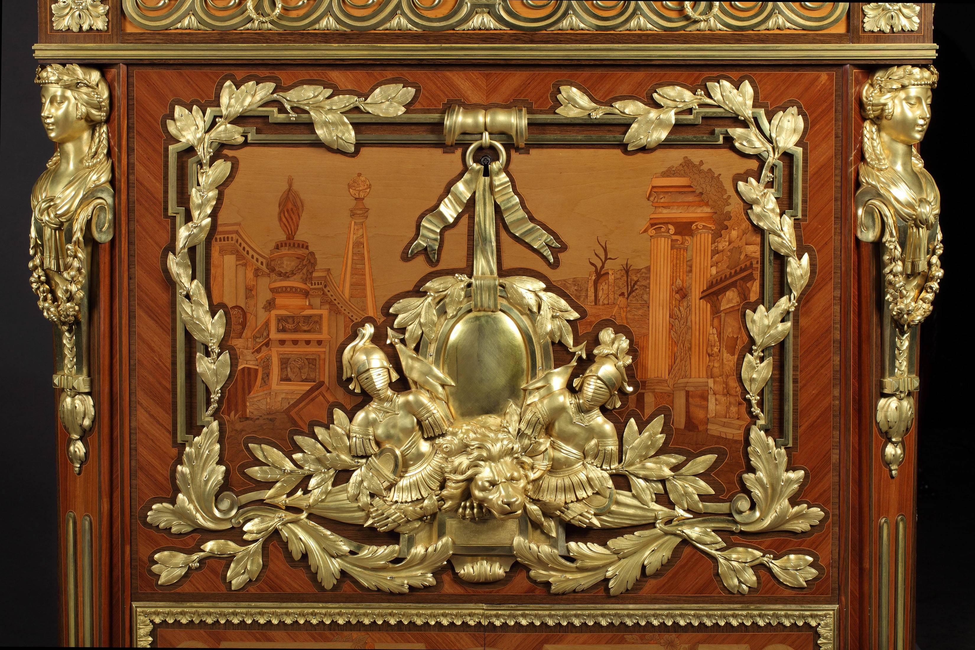 Français Secrétaire rare en marqueterie française et bronze doré représentant des scènes d'architecture en vente