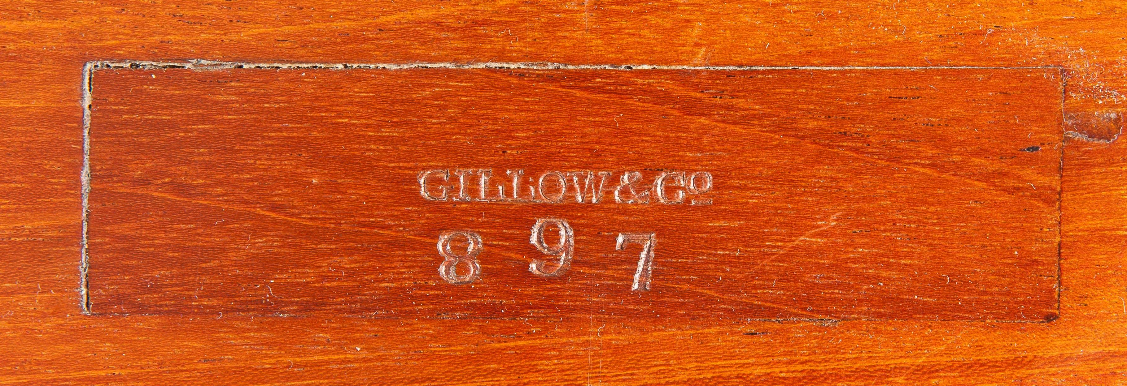 Britannique Table de salon de forme du XIXe siècle avec incrustation et métal doré de Gillows en vente
