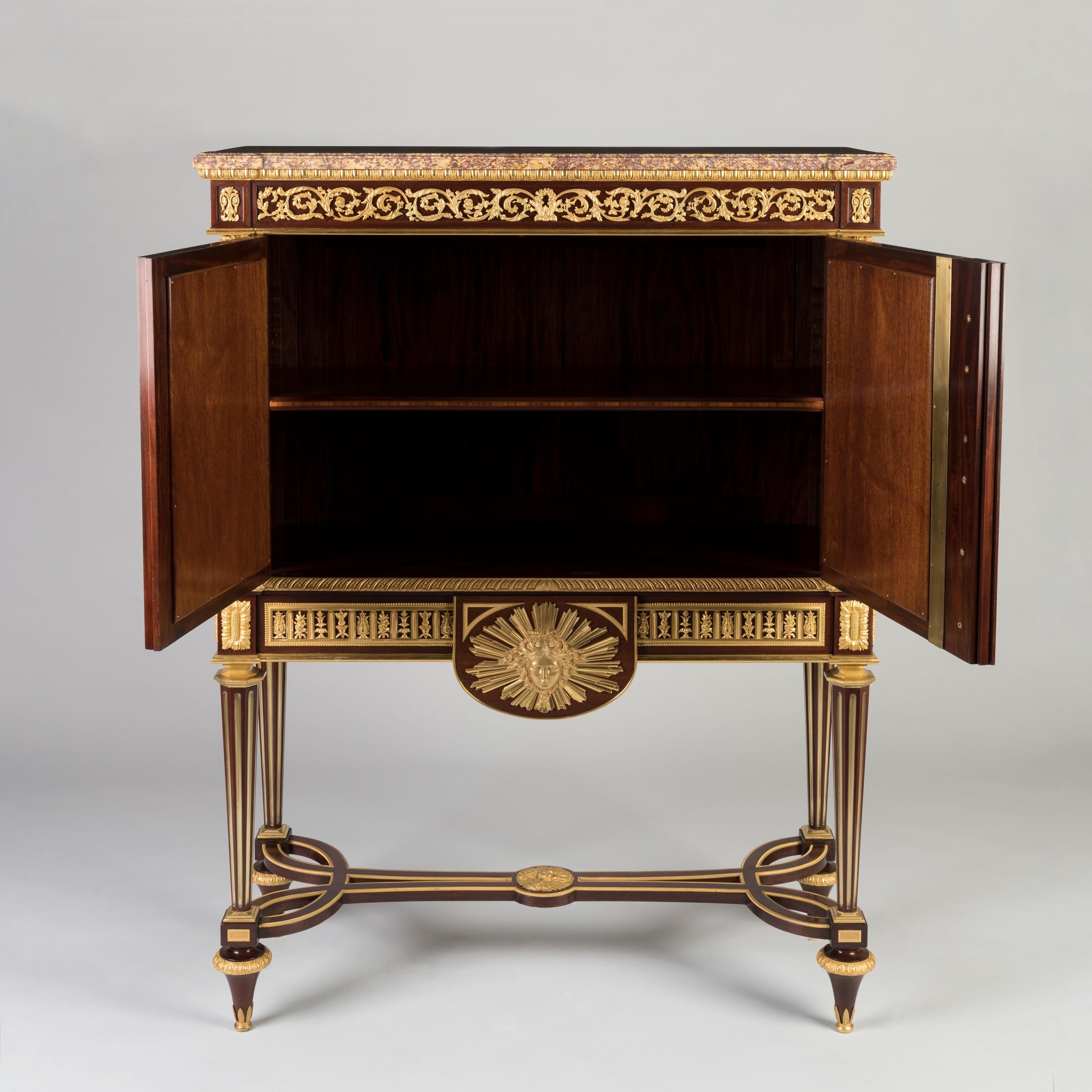 Armario francés del siglo XIX estilo Luis XVI de Henry Dasson con Venus y Eneas en venta 1