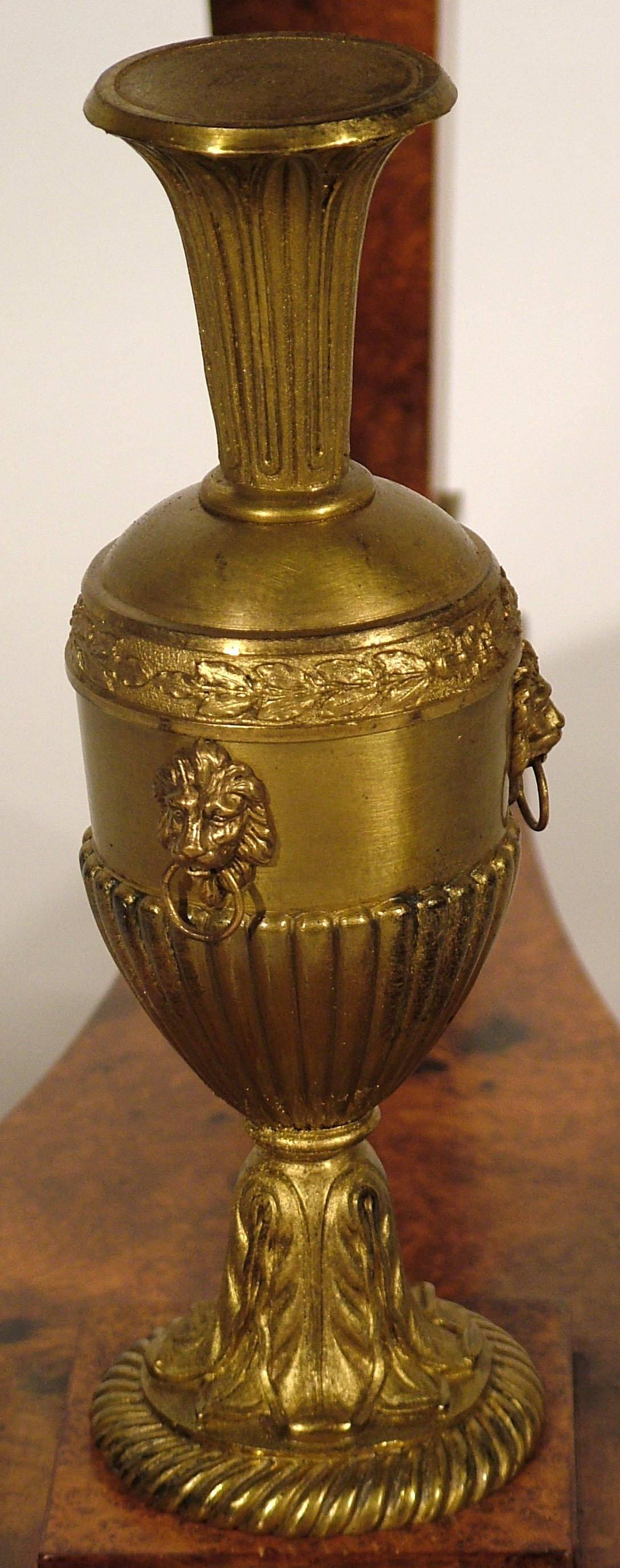 Vergoldeter Marmor-Beistelltisch im Empire-Stil, Frankreich (Französisch) im Angebot