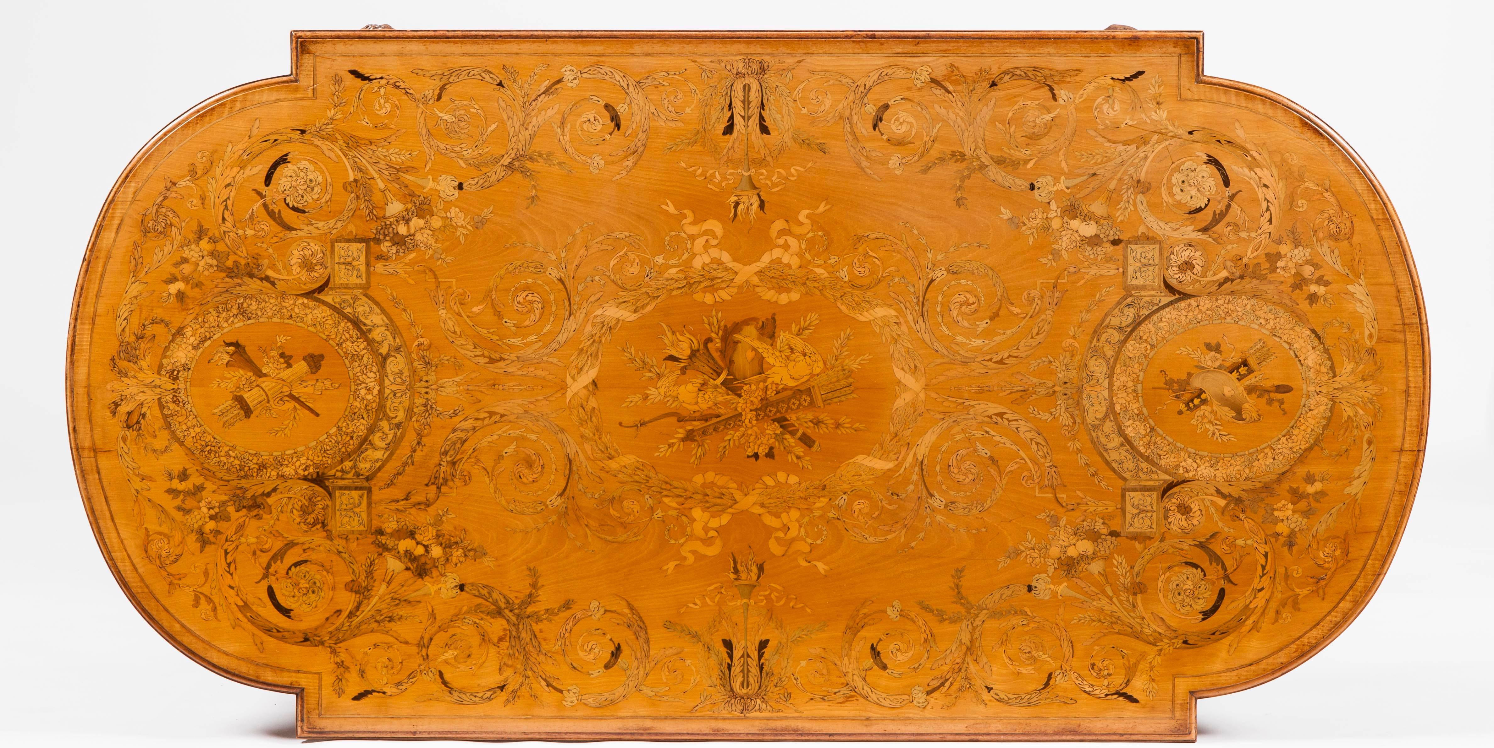 Ein feiner Intarsien-Mitteltisch von James Plucknett aus Warwick

Von rechteckigen Bogen endete Form, in Satinholz gebaut, und mit Muster Holz Intarsienarbeit auf der Plattform; steigend auf Tupie Füße, die vier fein geschnitzten Karyatide