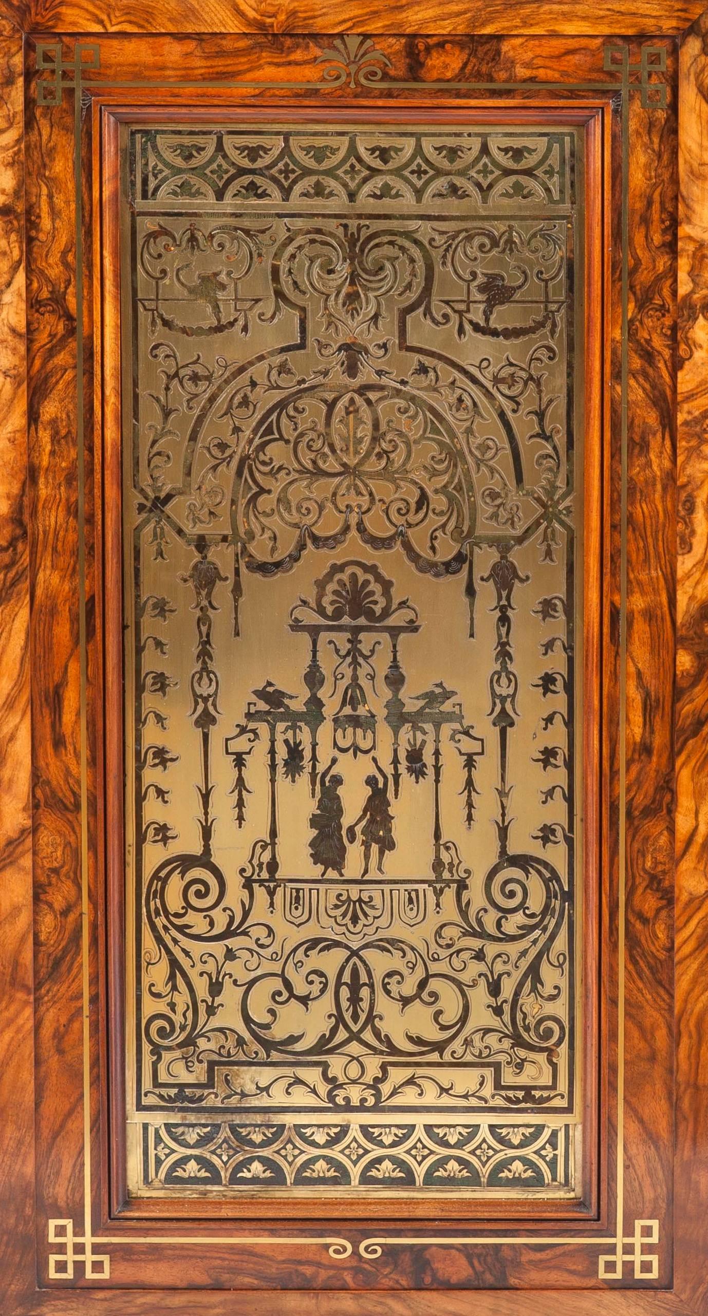 Regency Armoire anglaise du 19ème siècle en bois d'olivier et laiton incrusté  en vente