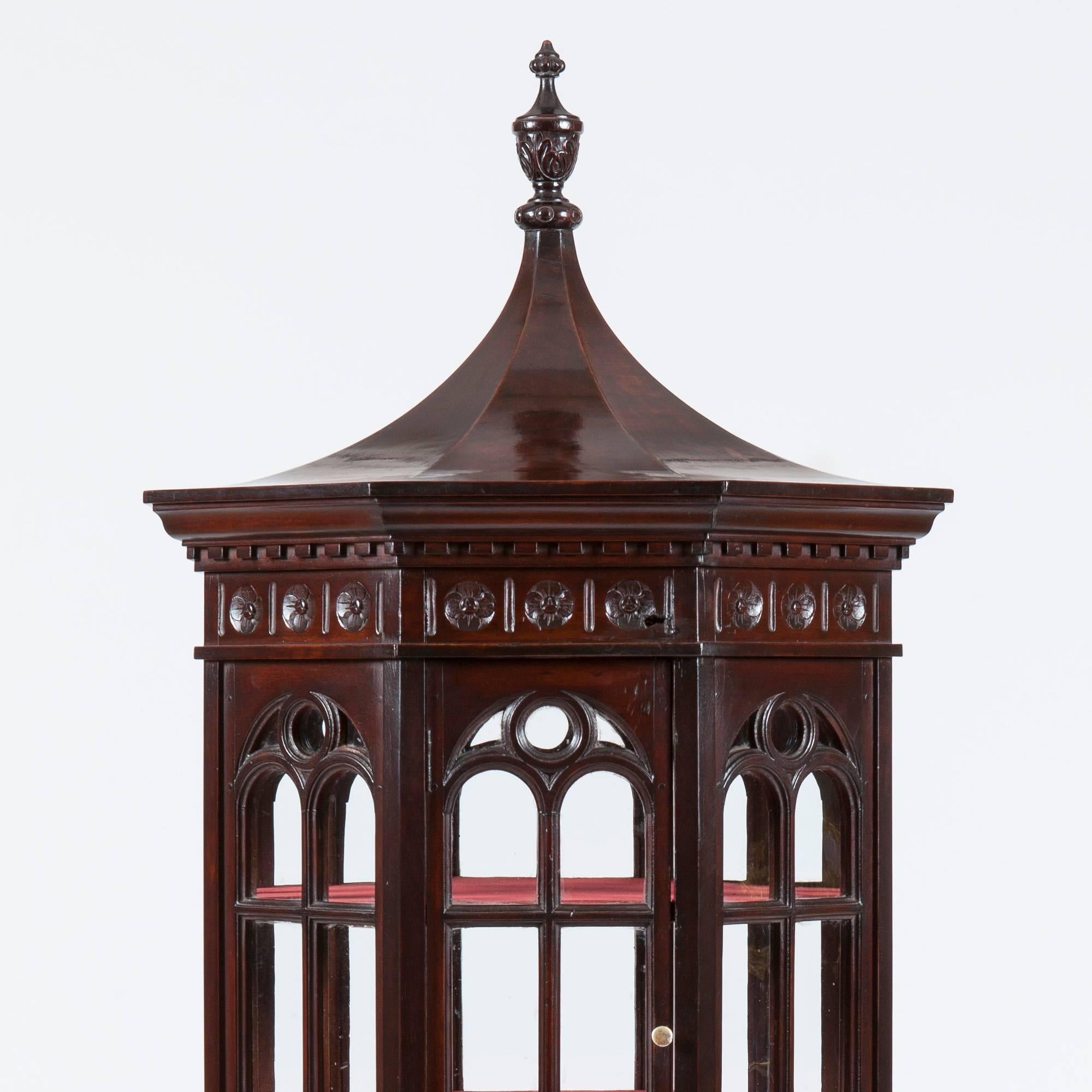 Victorien tardif Vitrine originale du 19e siècle en forme de phare en vente
