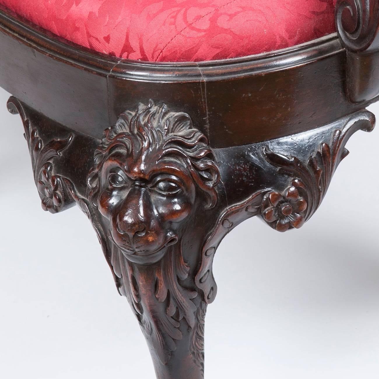 Georgien Settee de style géorgien sculptée du 19ème siècle en vente