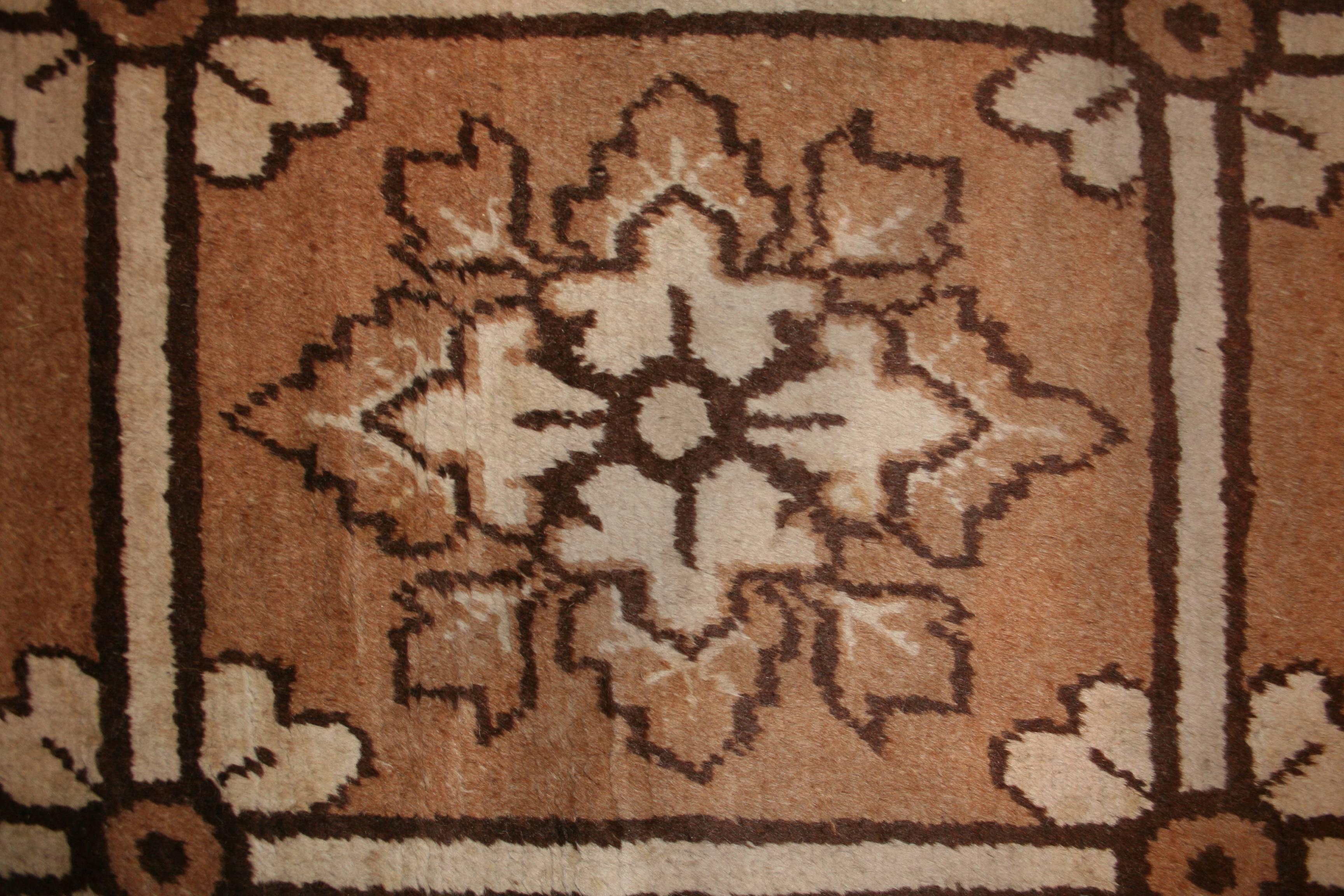 Antiker geometrischer mongolischer chinesischer Teppich (Mongolisch) im Angebot