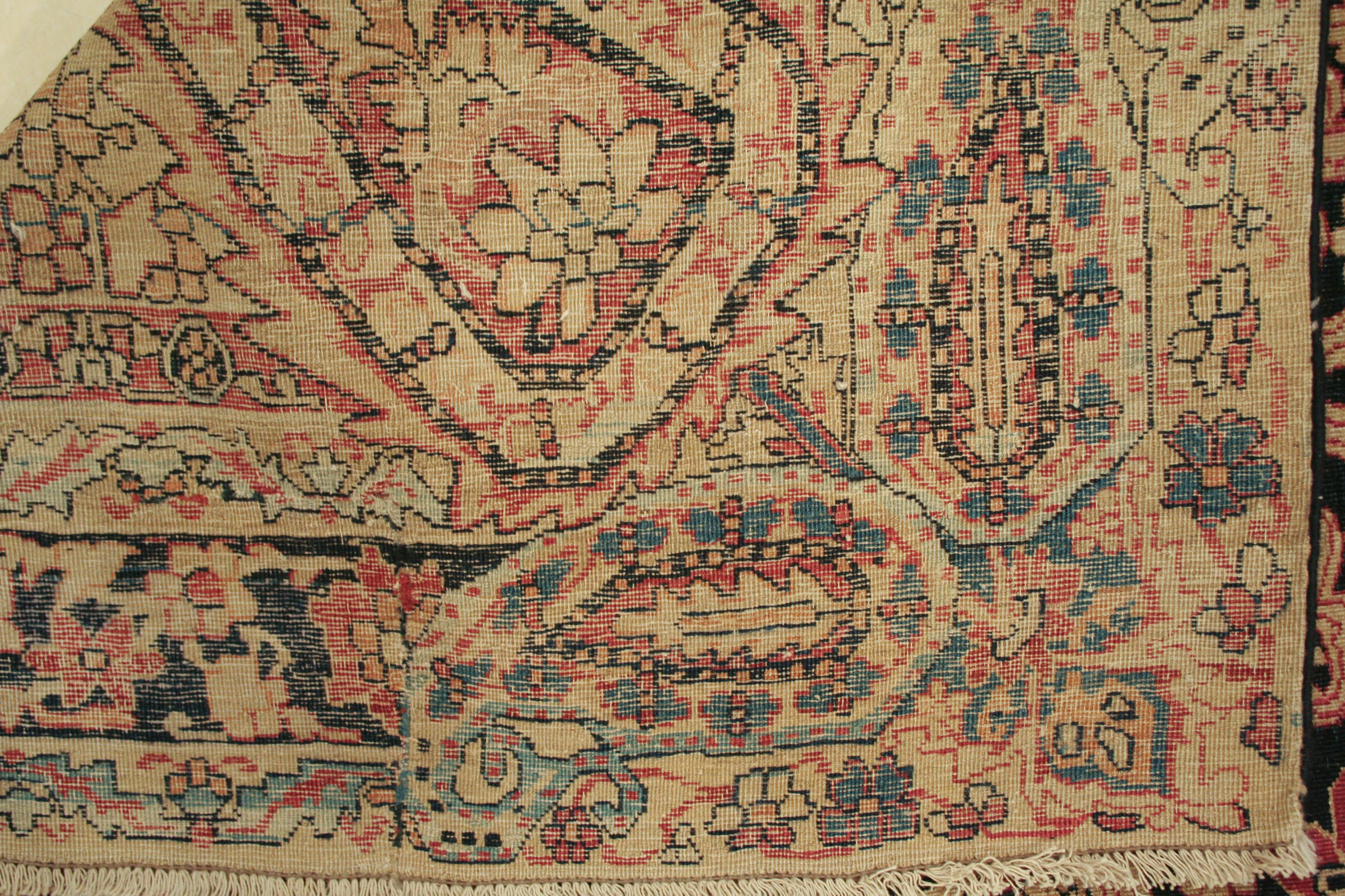 XIXe siècle Tapis ancien Lavar Kirman avec palmettes et cyprès en vente