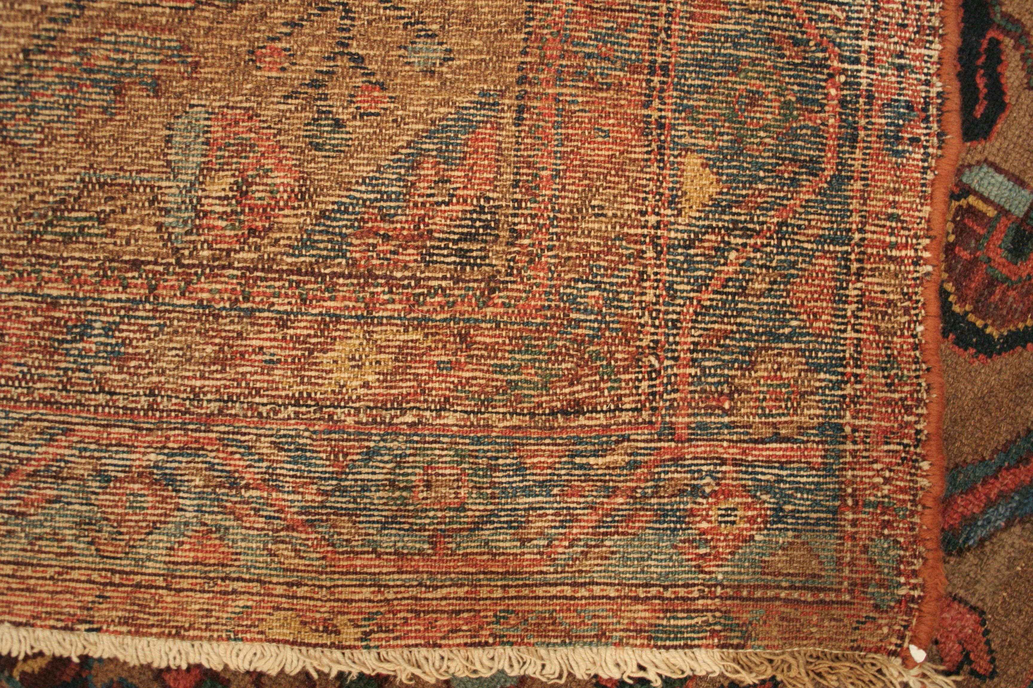 Noué à la main Ancien tapis Hamadan en poils de chameau à motif botanique en vente