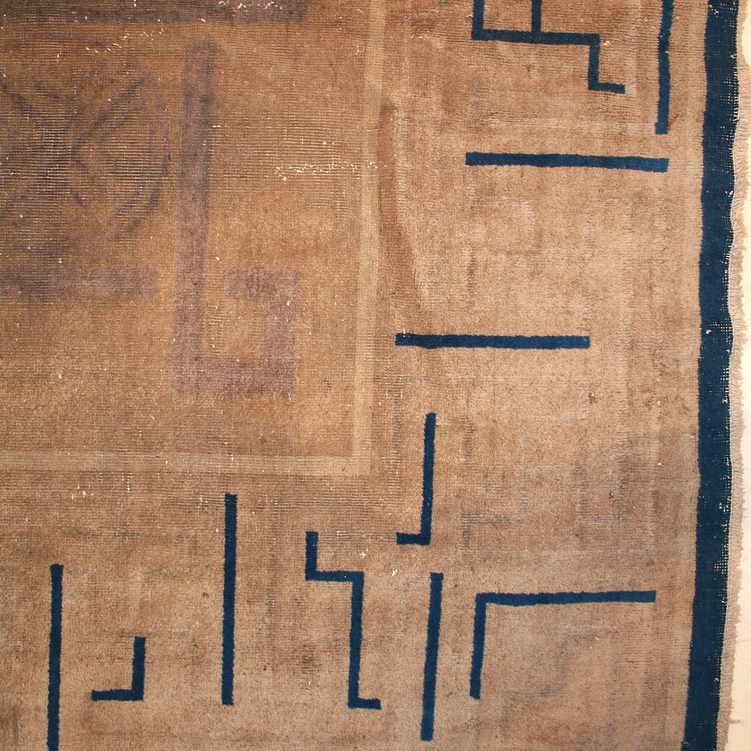 Shabby Chic Chinesischer Vintage-Teppich im Used-Stil (20. Jahrhundert) im Angebot