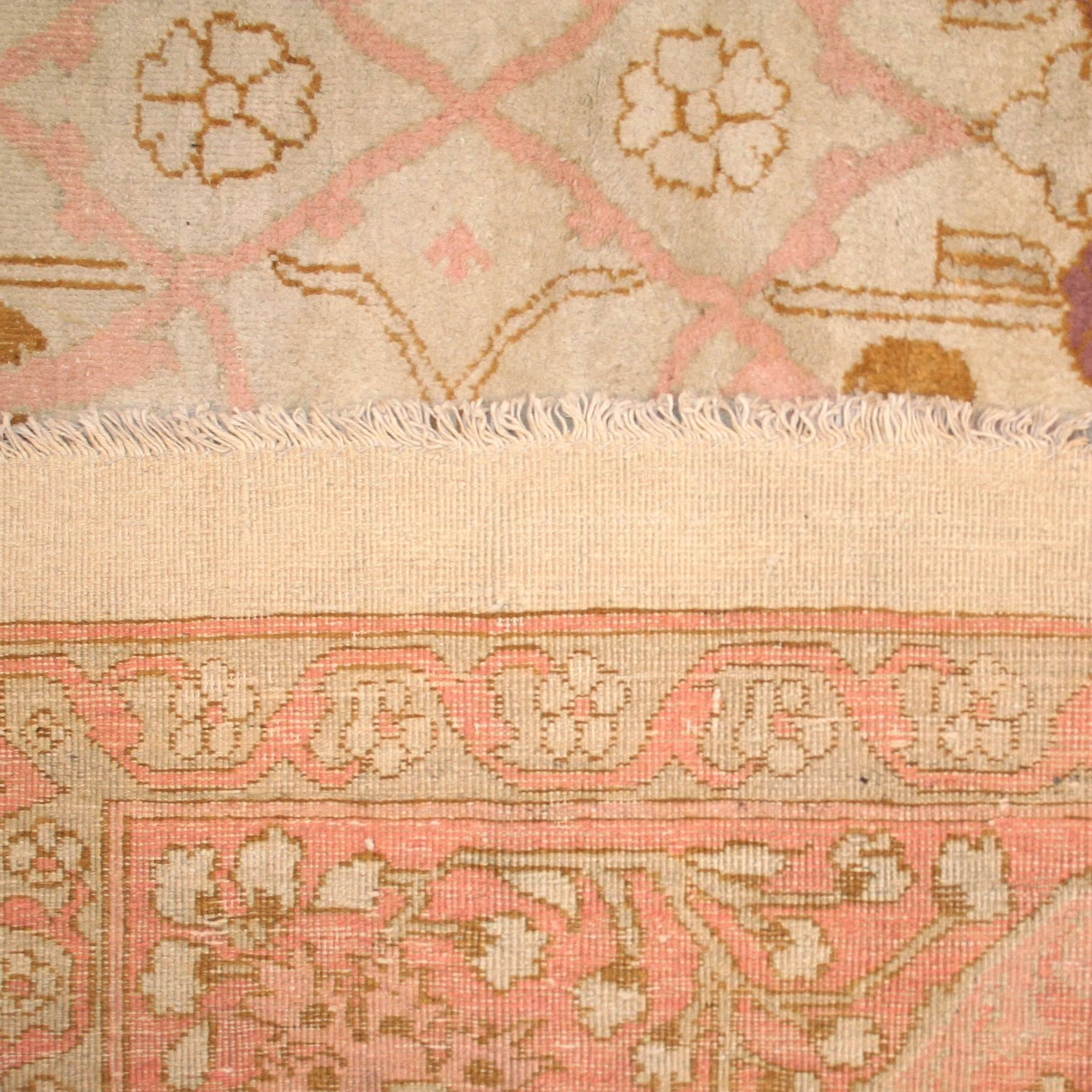 Amritsar had the reputation of being a very prestigious weaving center during the Mughal Empire. Its nineteenth century production is characterised by pastel shades, large-scale patterns and by a soft and silky wool of the pashmina type. Together