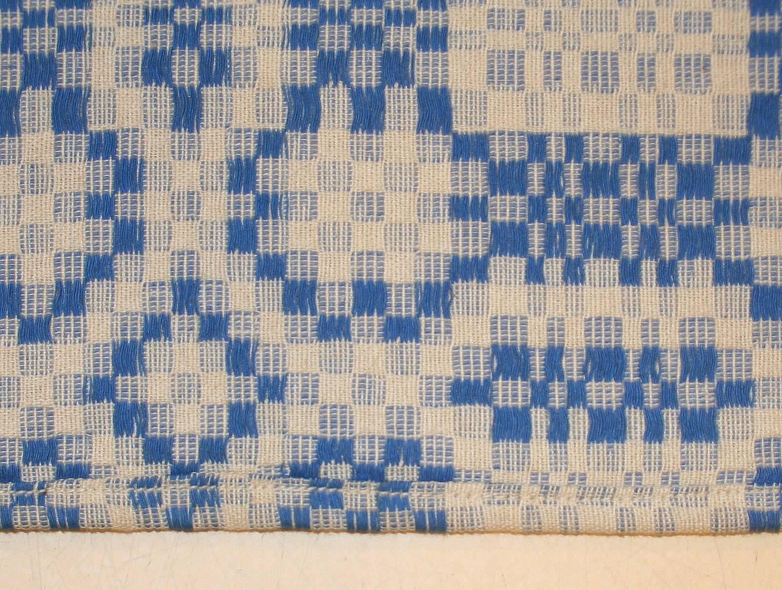 Fine Antique Ivory and Blue American Coverlet Rug In Excellent Condition For Sale In Milan, IT
