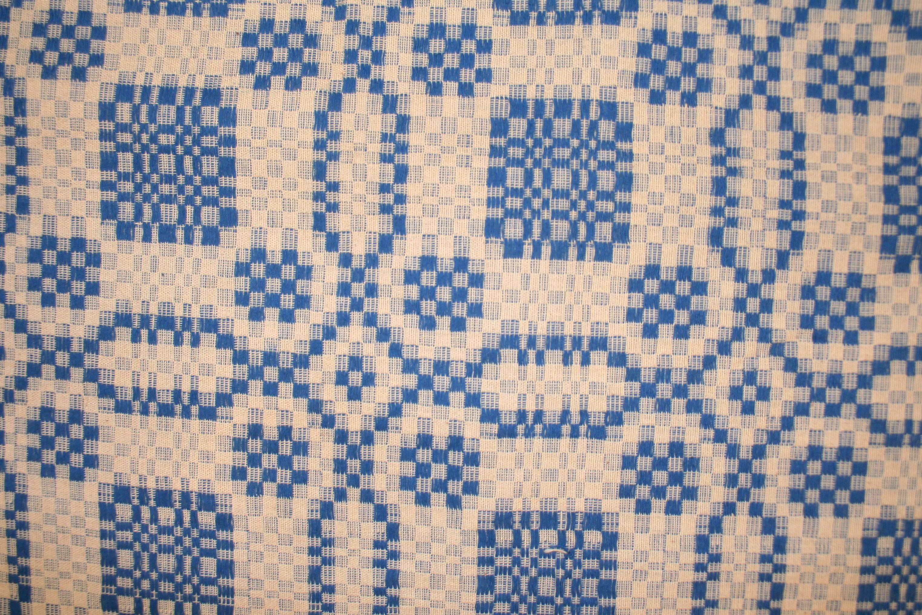 Antiker elfenbeinfarbener und blauer amerikanischer Deckenteppich (Baumwolle) im Angebot