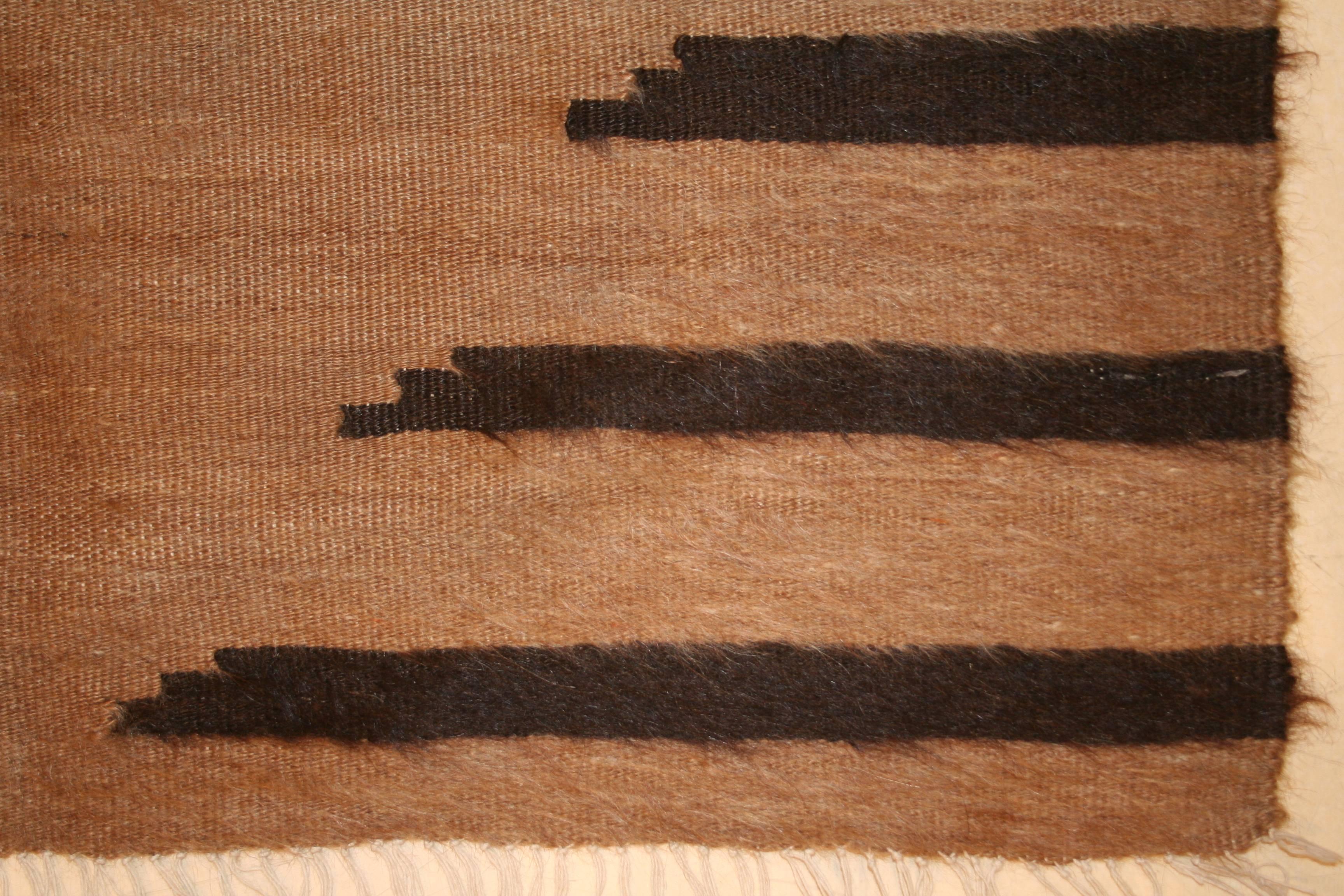 Woven by Kurdish people located in the eastern Anatolian village of Siirt, weft-faced plain weaves of this type employ silky goat hair using a technique which dates back to about 6000 BC, when the first textiles began to appear in the Fertile