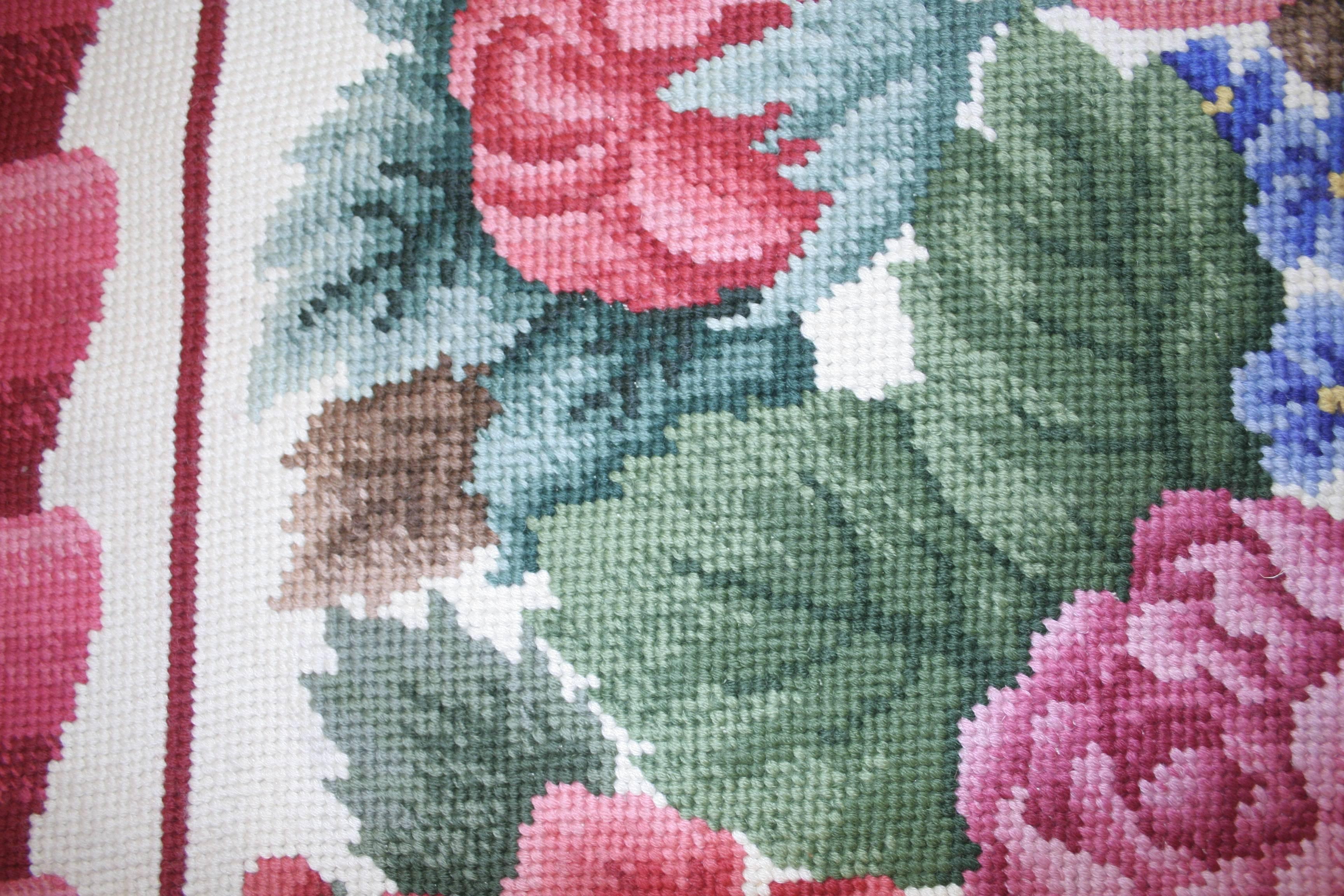 Vintage-Teppich aus der Royal School of Needlework für die Vigo Gallery (Handgewebt) im Angebot