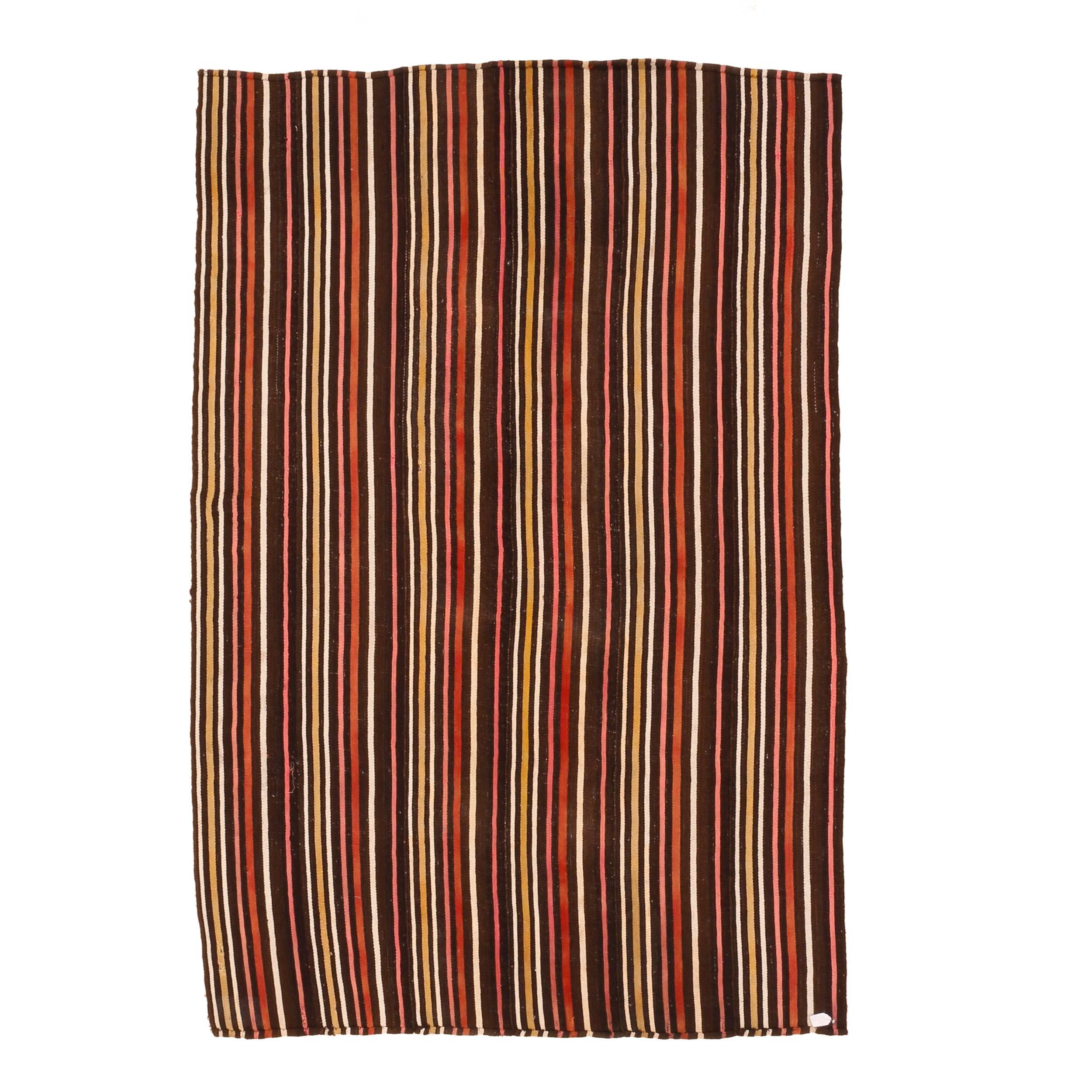 Distinguished by a pattern of vertical stripes, this sturdy kilim is woven with lanolin-rich wool from the nomadic pastures from the Toros Mountains, located in central Anatolia. A simple yet very elegant flat-weave.