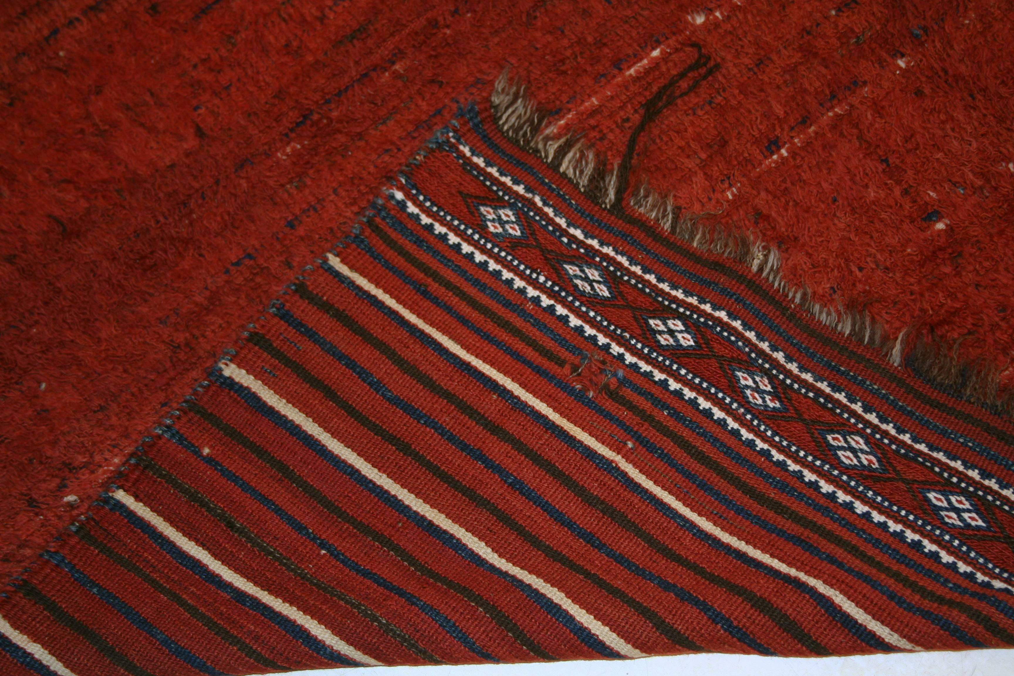Seltener antiker zentralasiatischer minimalistischer Stammeskunst-Teppich (20. Jahrhundert) im Angebot