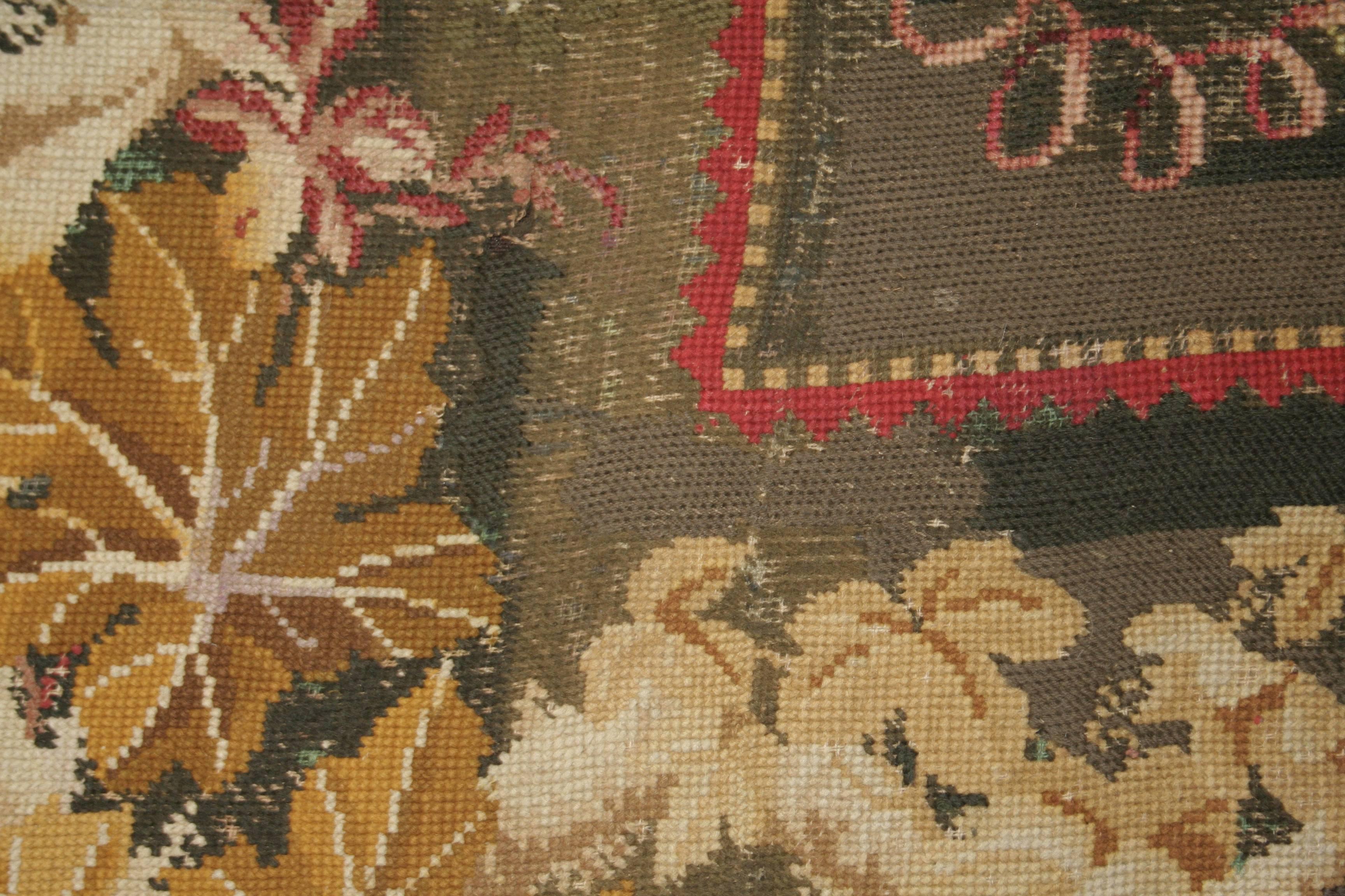 Alfombra de aguja inglesa antigua verde bosque de principios de la época victoriana Victoriano temprano en venta