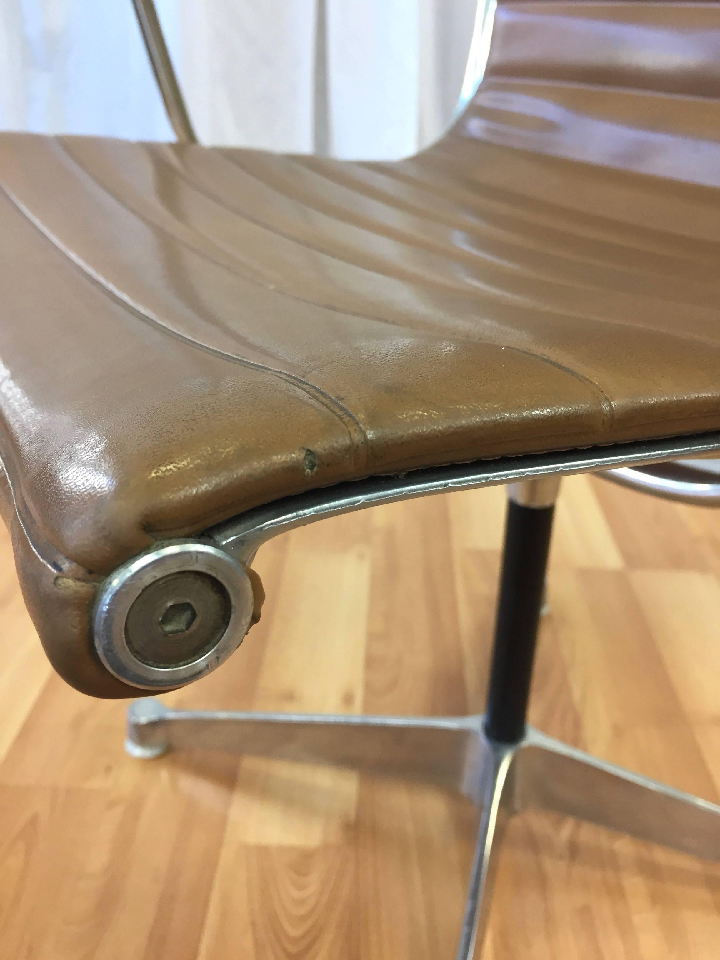 Early Eames Aluminium Group Management Chair by Herman Miller In Good Condition In San Francisco, CA