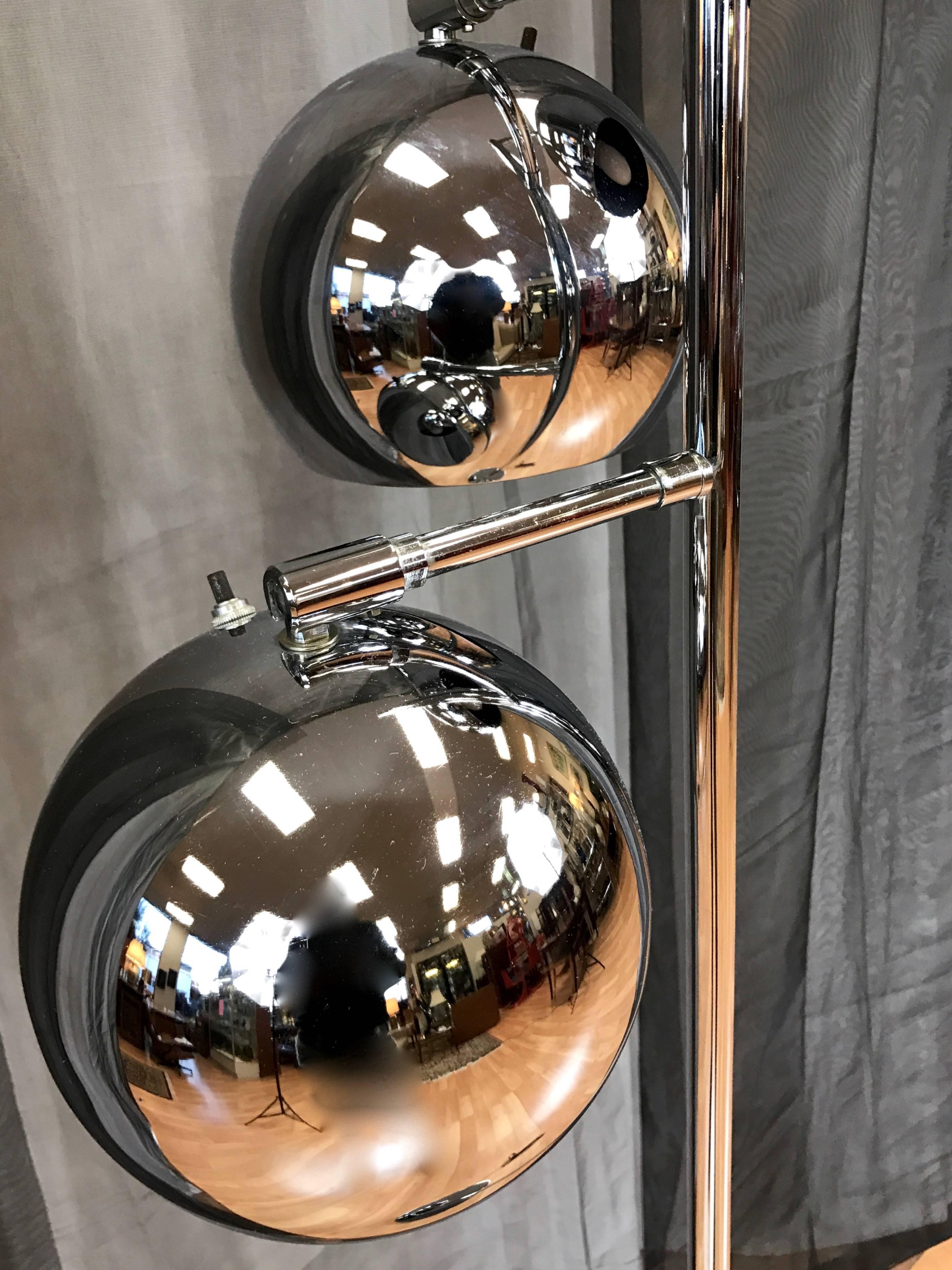 Koch & Lowy OMI Three-Globe Chrome Floor Lamp In Good Condition In San Francisco, CA