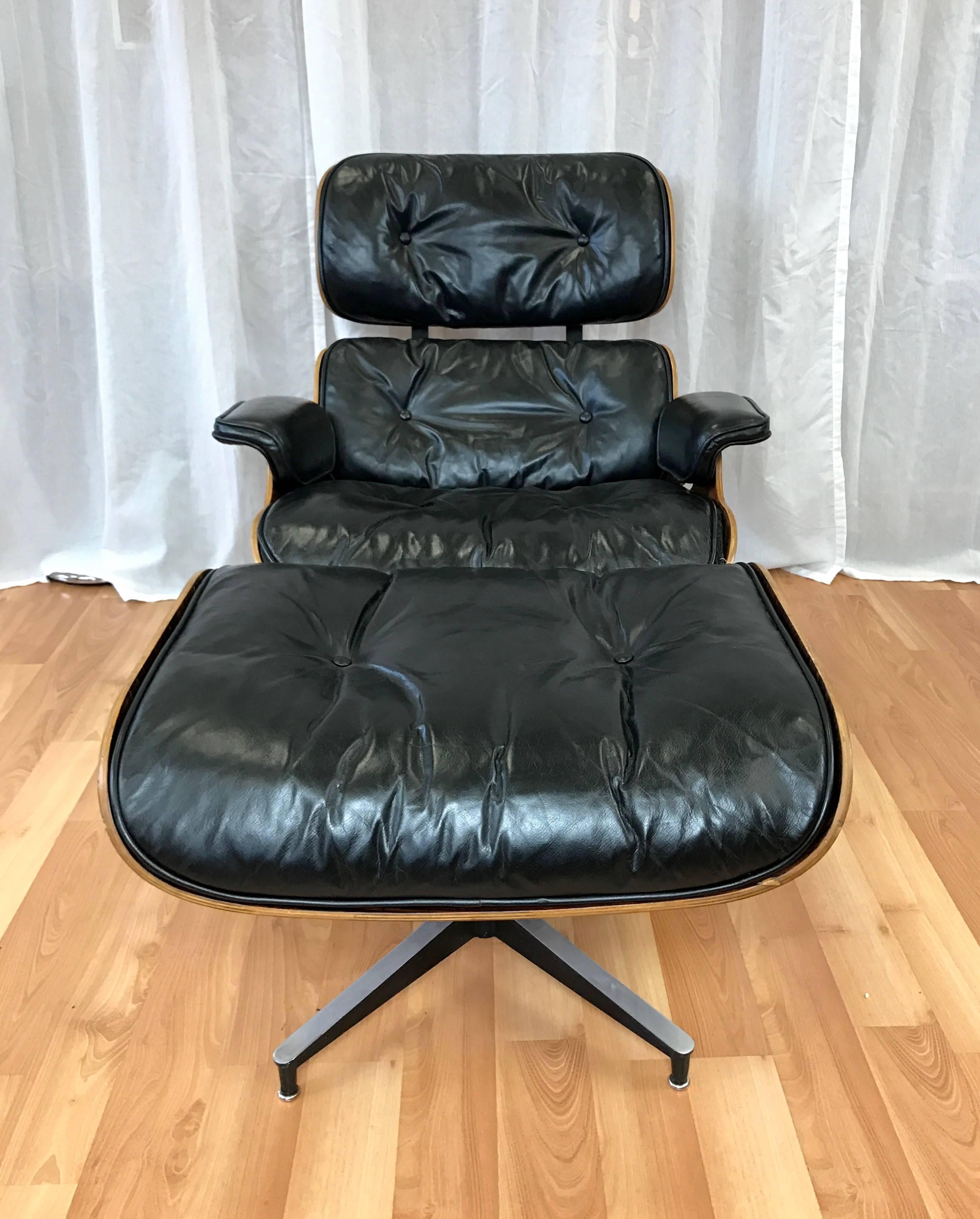 A vintage Eames model 670 lounge chair and ottoman set for Herman Miller in rosewood with black leather upholstery.

Frame features Brazilian rosewood veneer with handsomely figured bookmatched grain. Original black leather upholstery is supple