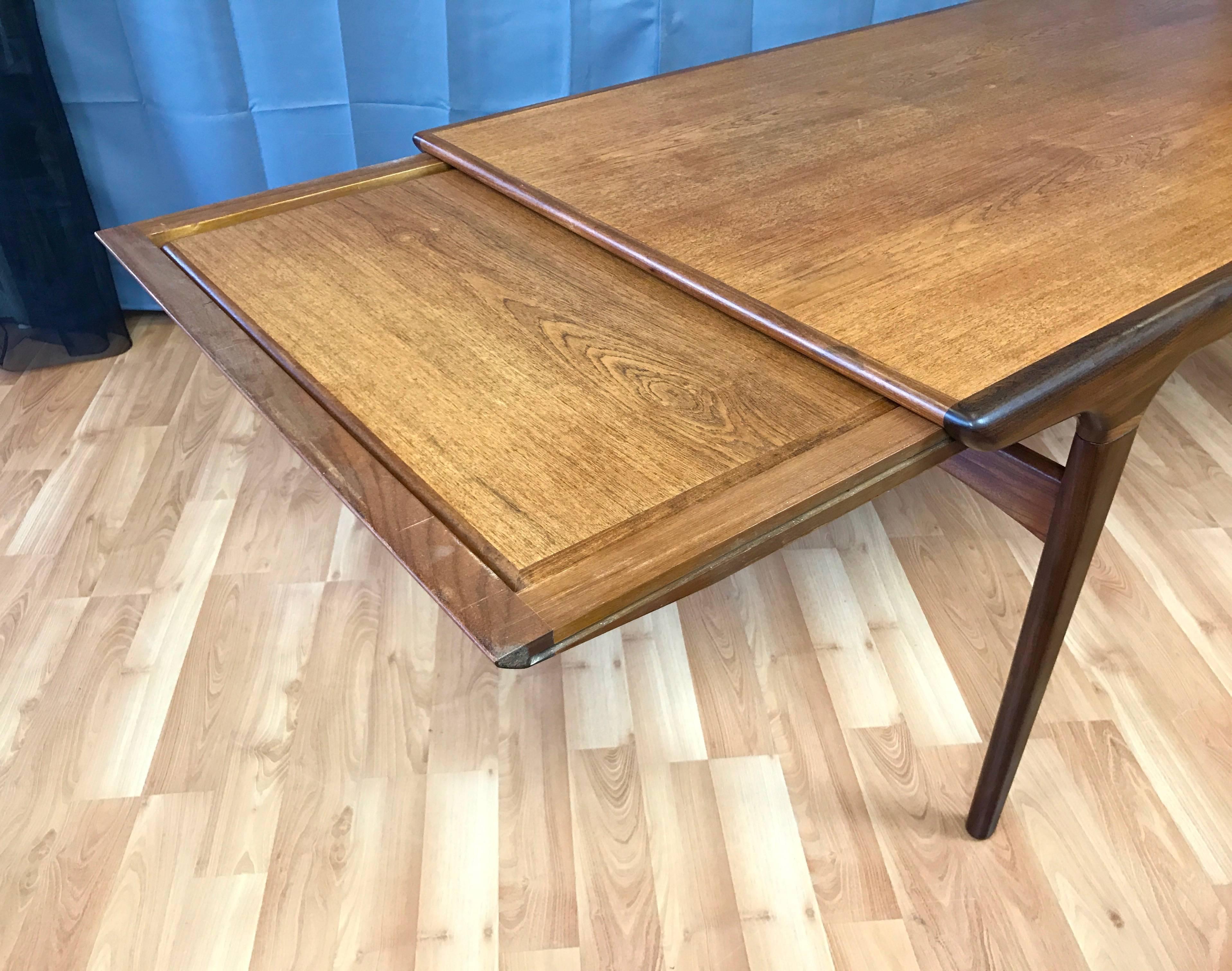 Johannes Andersen for Uldum Extendable Walnut and Teak Dining Table In Good Condition In San Francisco, CA